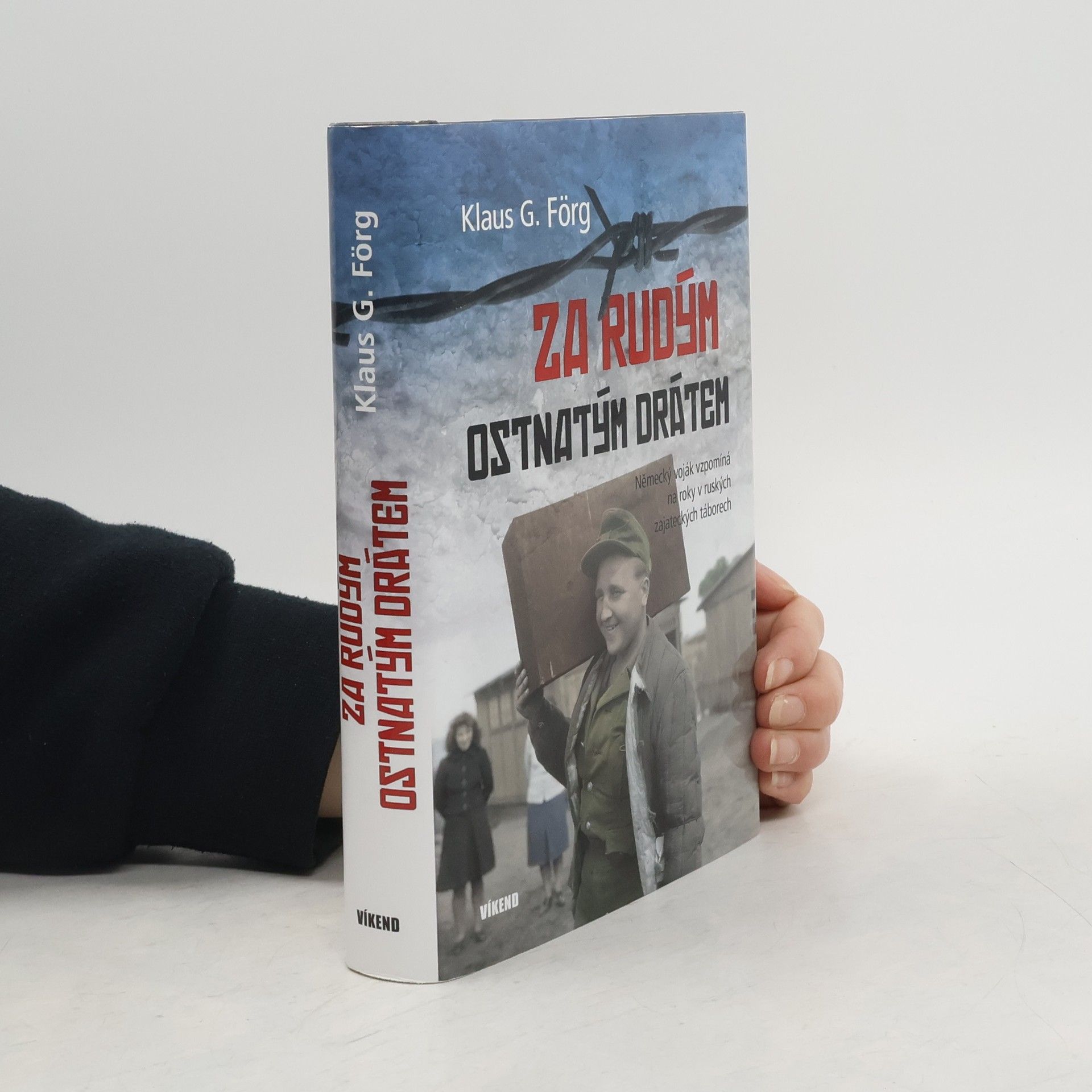 Klaus G. Förg Za rudým ostnatým drátem