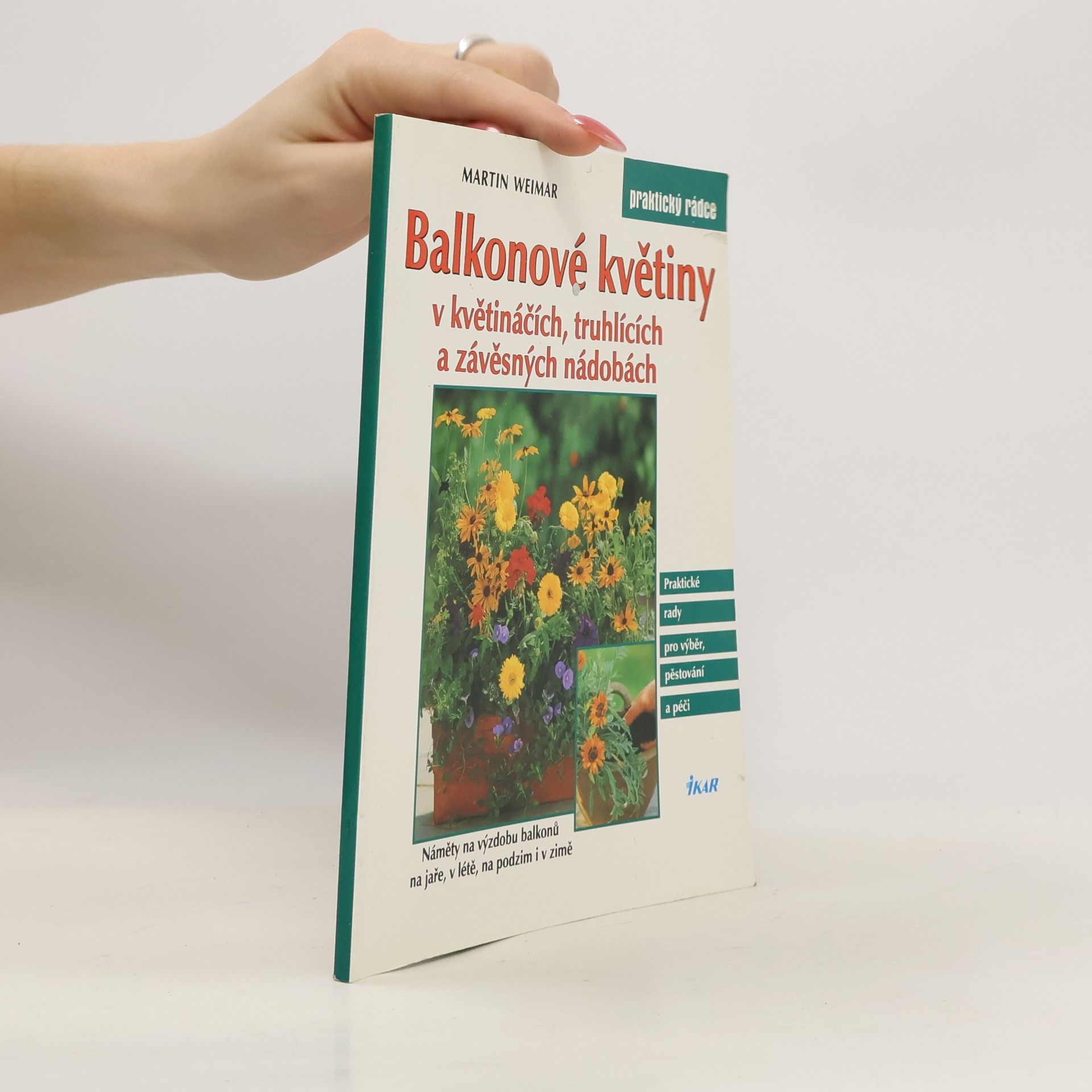 Balkonové květiny v květináčích, truhlících a závěsných nádobách