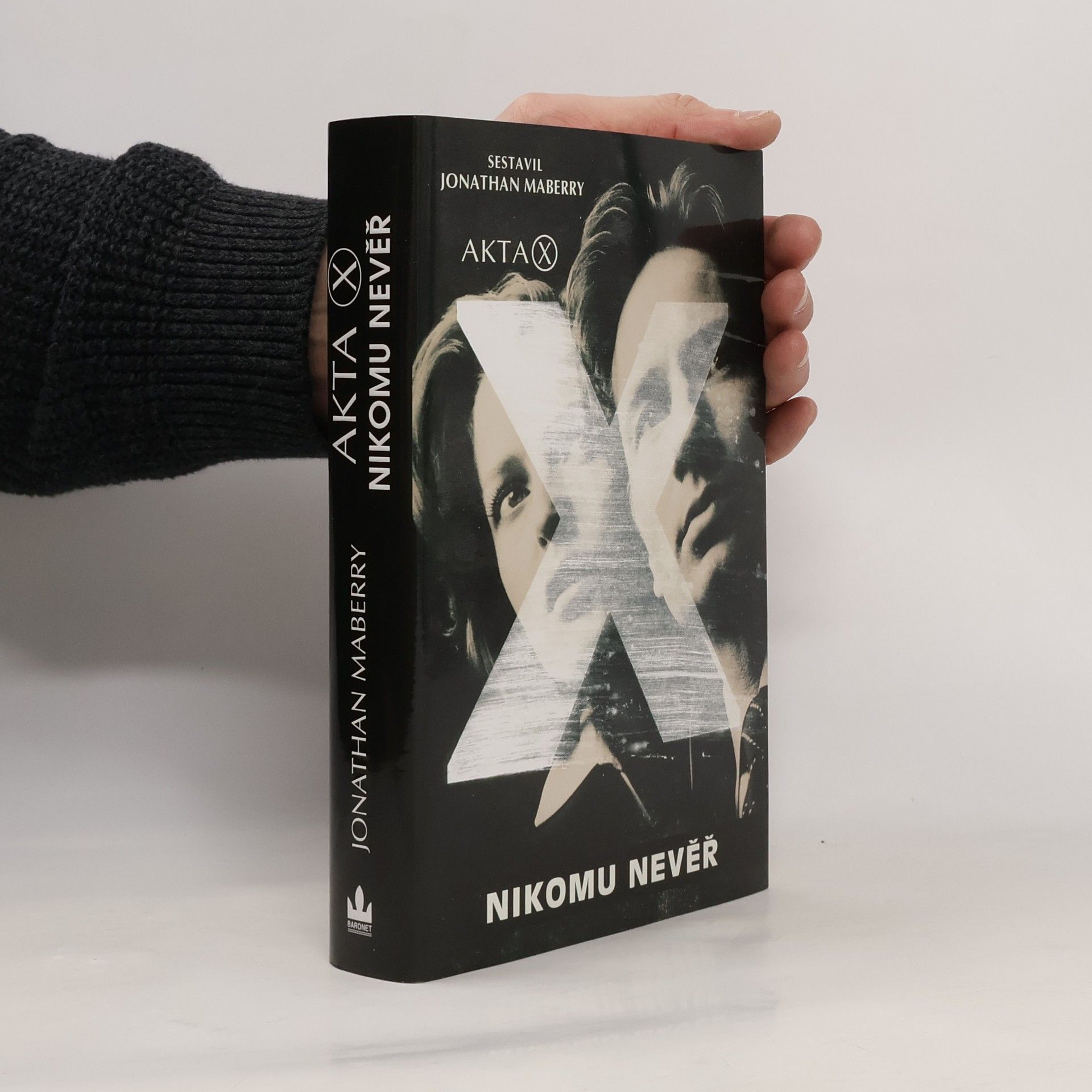 Jonathan Maberry Akta X - Nikomu nevěř