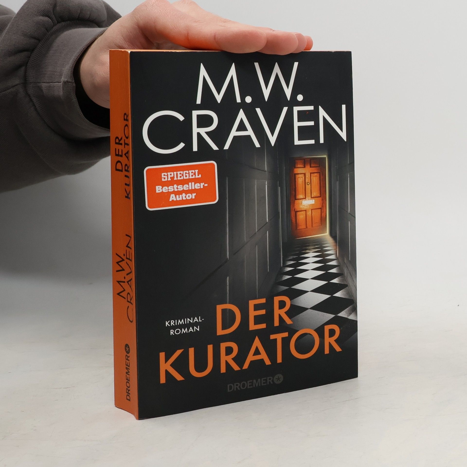 M. W. Craven Der Kurator
