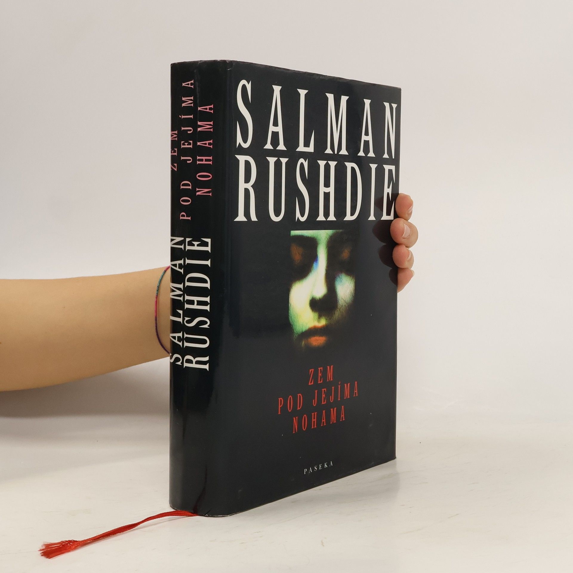 Salman Rushdie Zem pod jejíma nohama