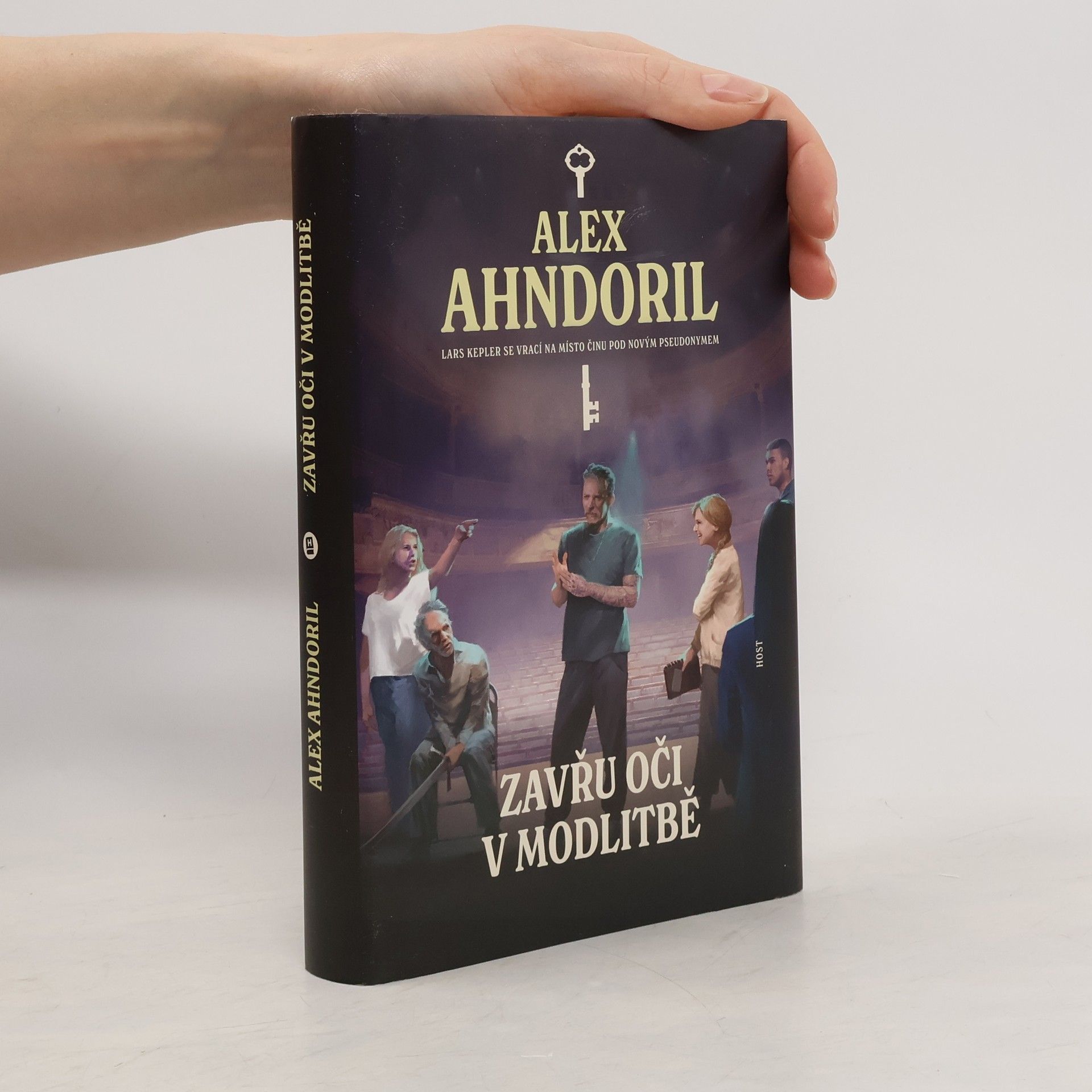 Lars Kepler Zavřu oči v modlitbě