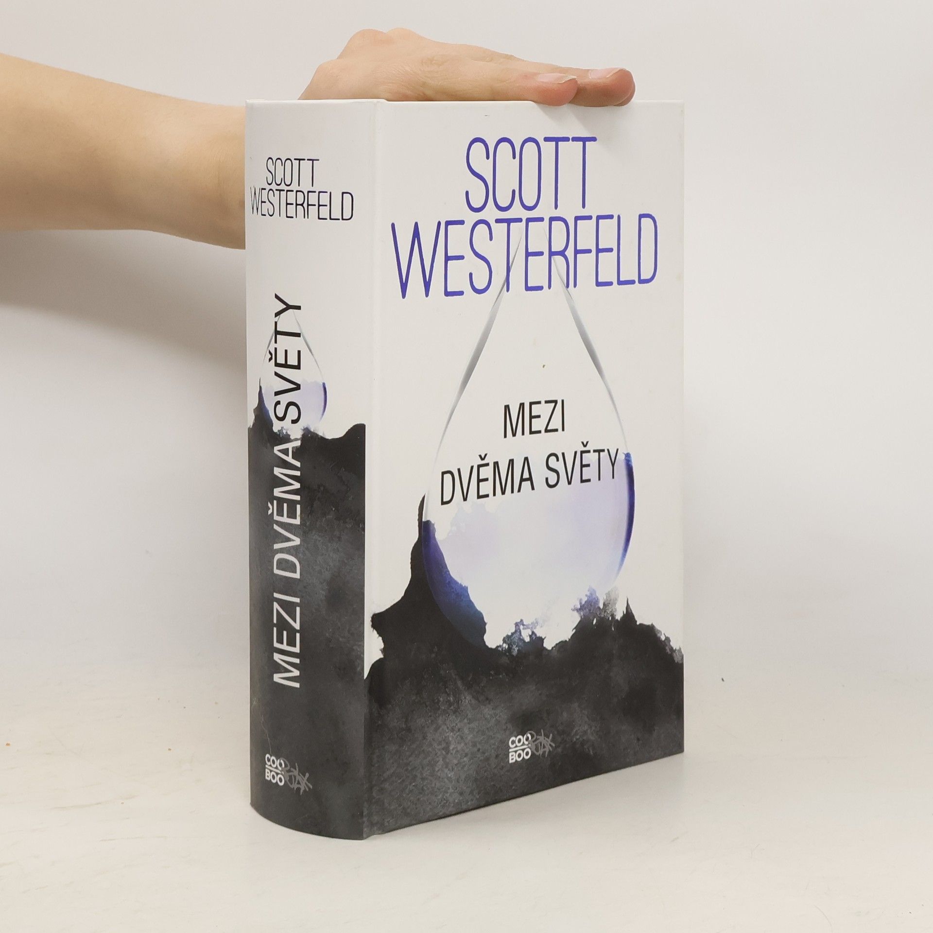 Scott Westerfeld Mezi dvěma světy