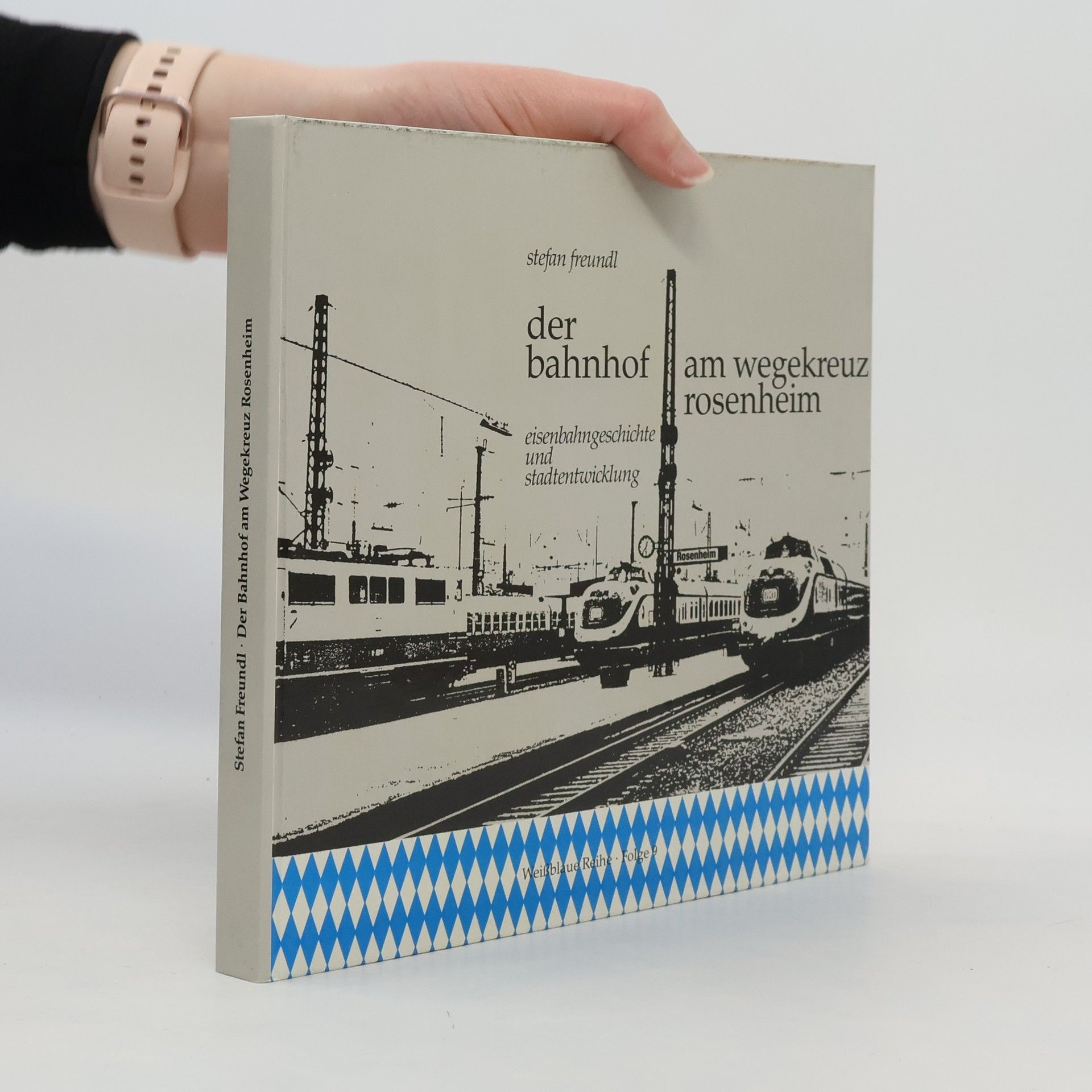 Weißblaue Reihe - 8: Der Bahnhof - am Wegekreuz Rosenheim