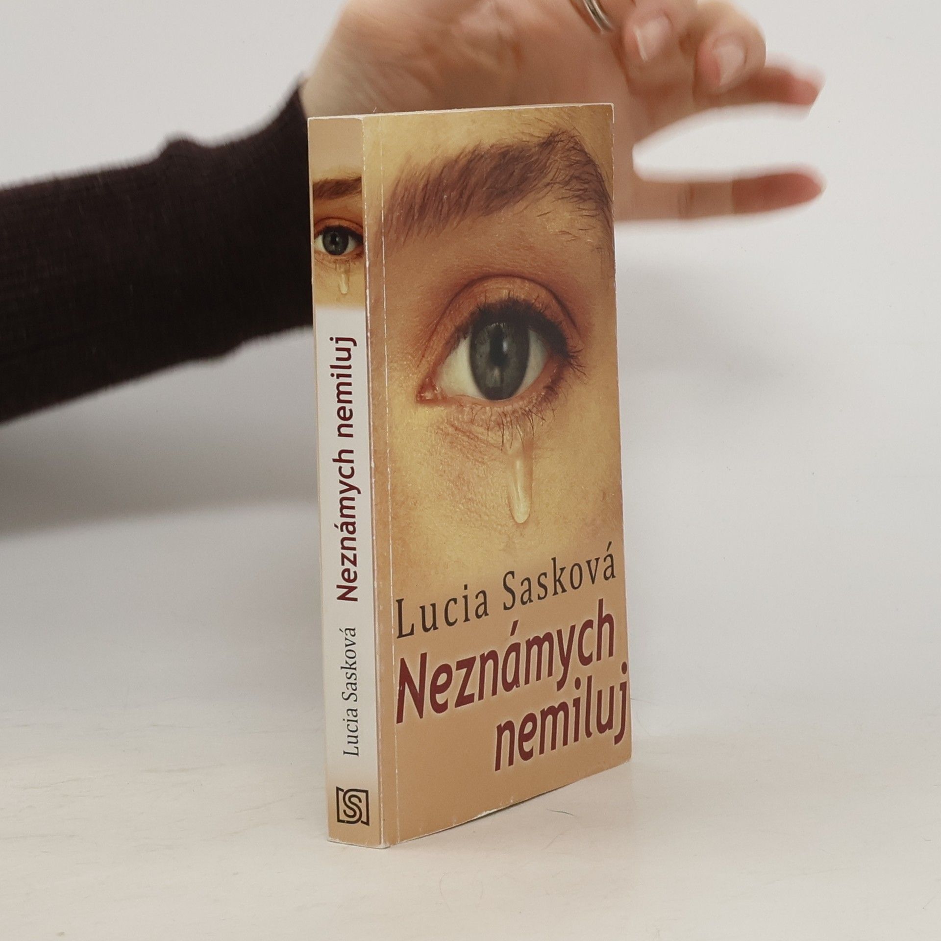 Lucia Sasková Neznámych nemiluj