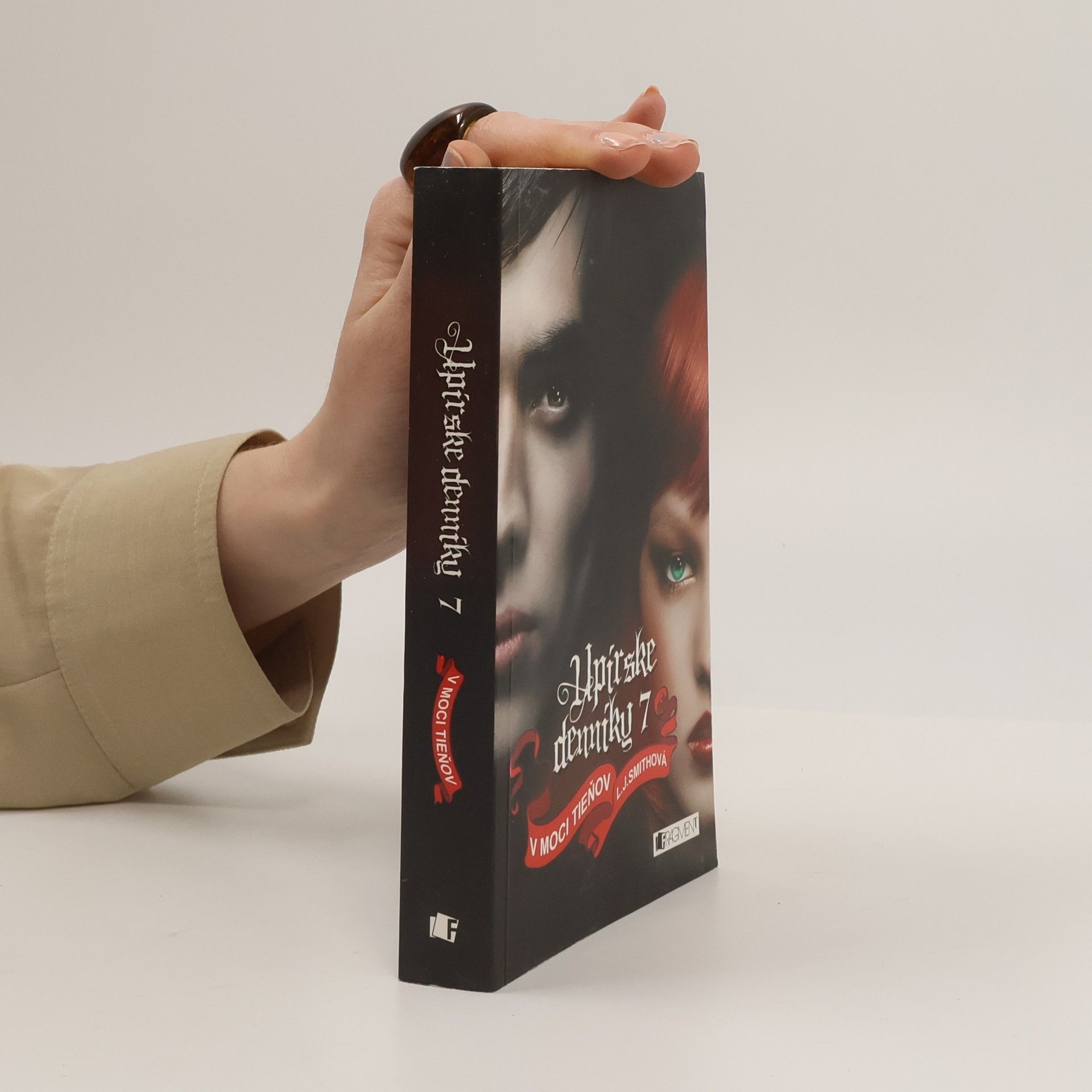 Lisa J. Smith V moci tieňov