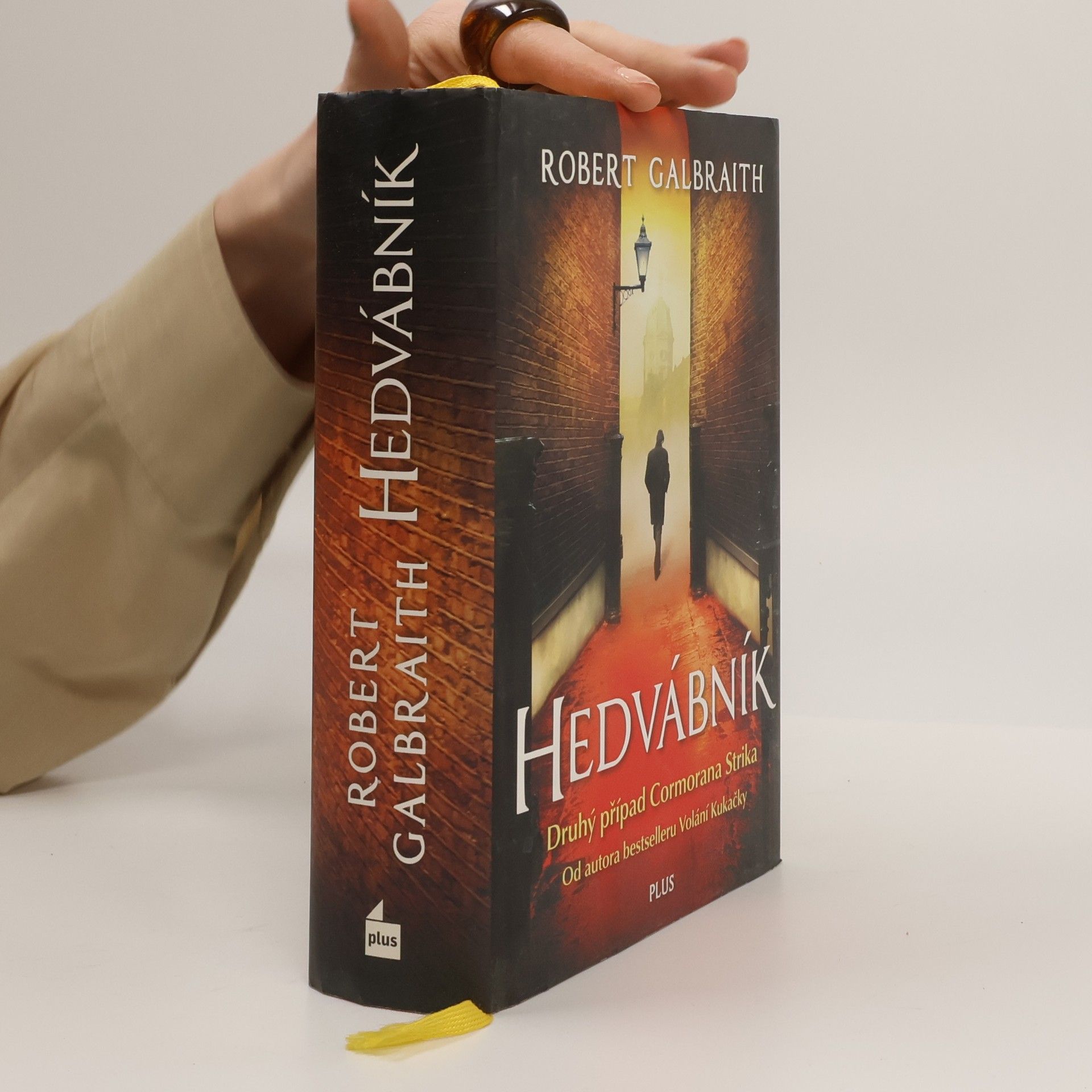 Robert Galbraith Hedvábník