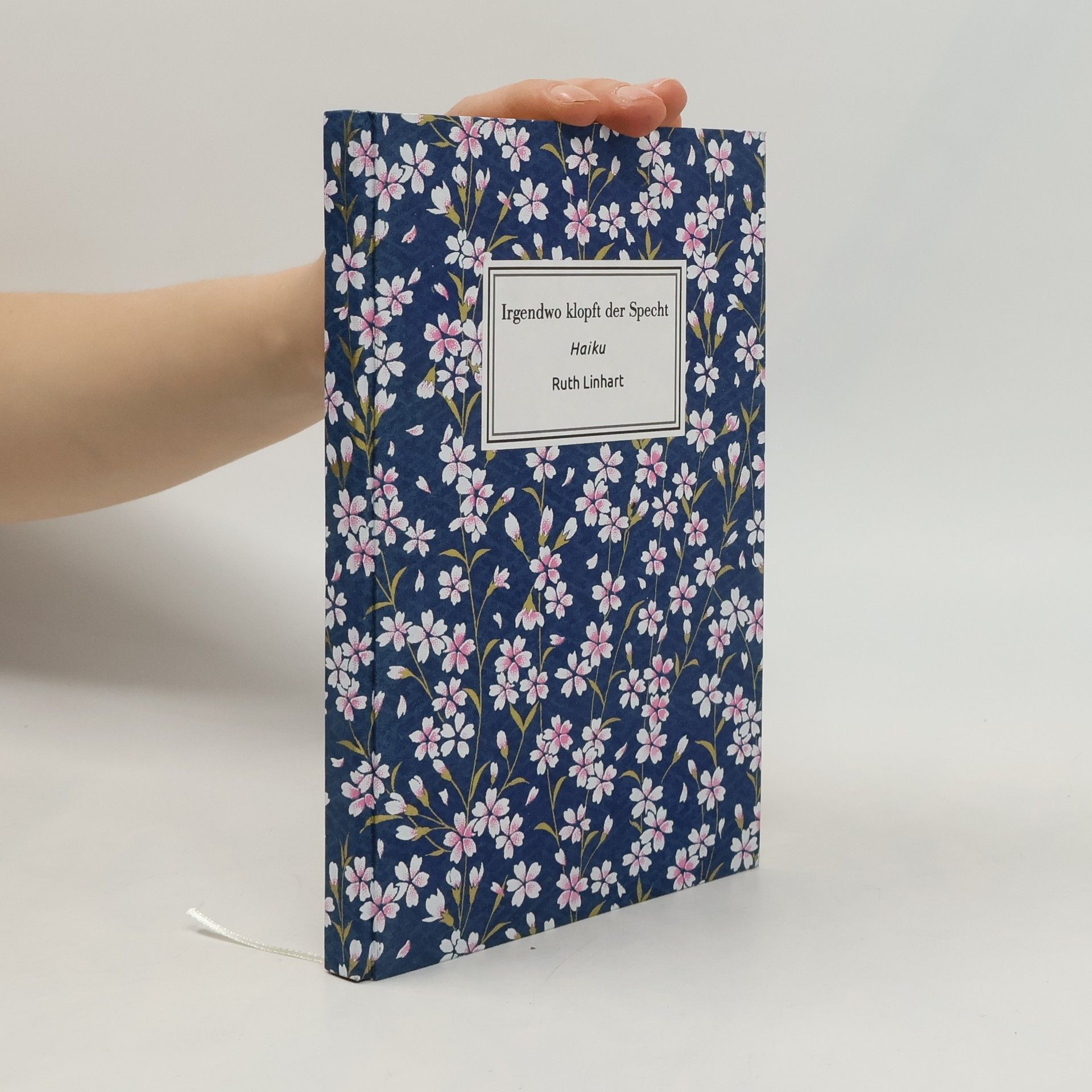 Irgendwo klopft der Specht. Hietzinger Garten-Haiku