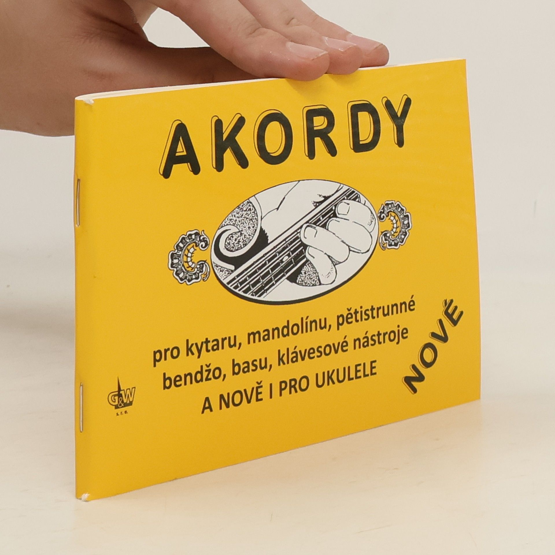 Various authors Akordy pro kytaru, mandolínu, pětistrunné bendžo, basu, klávesové nástroje, nově i pro ukulele (nové)