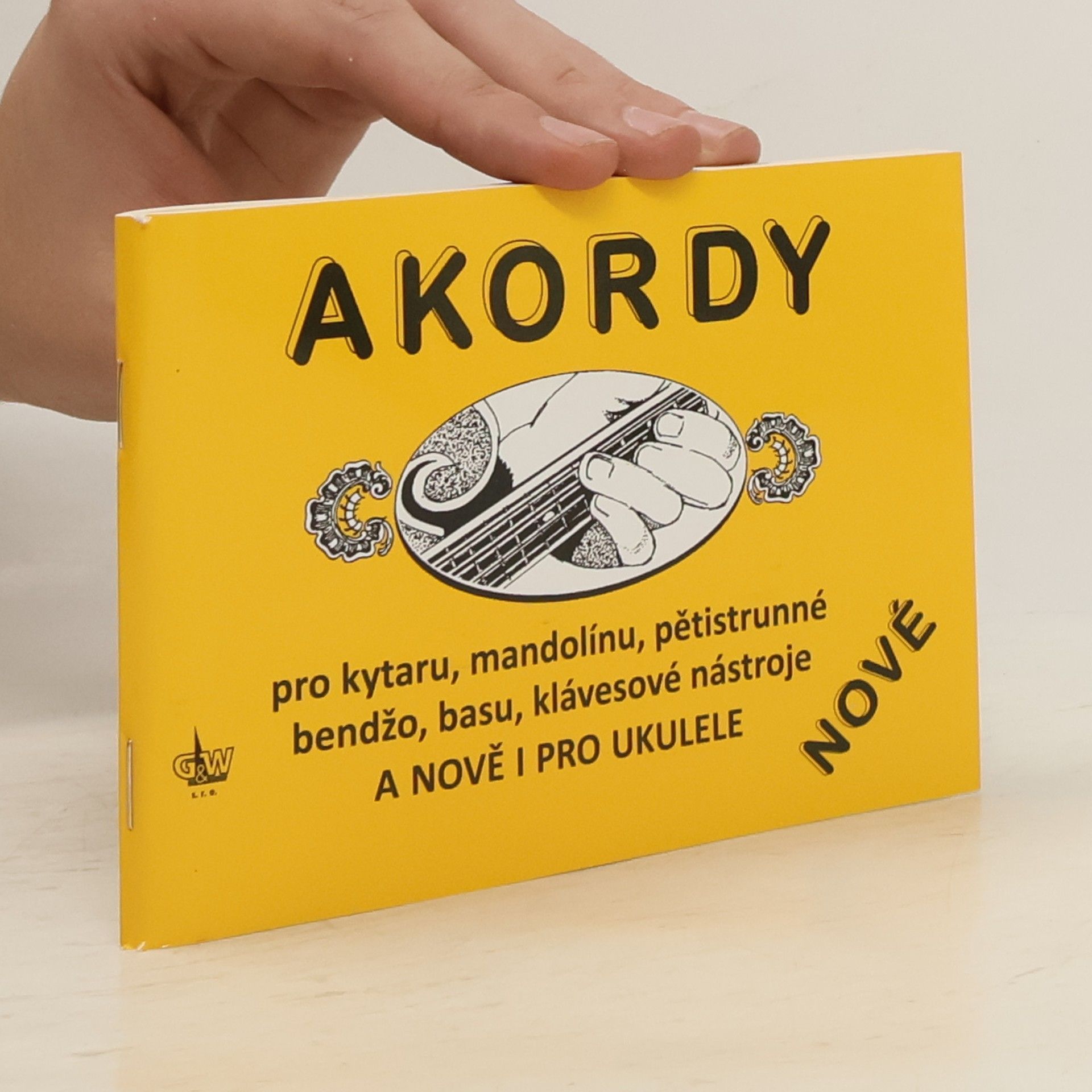 Kolektiv autorů Akordy pro kytaru, mandolínu, pětistrunné bendžo, basu, klávesové nástroje, nově i pro ukulele (nové)