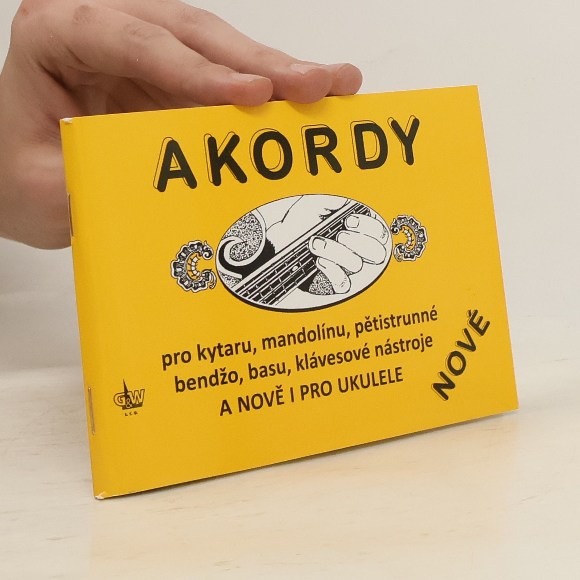 Kolektiv autorů Akordy pro kytaru, mandolínu, pětistrunné bendžo, basu, klávesové nástroje, nově i pro ukulele (nové)