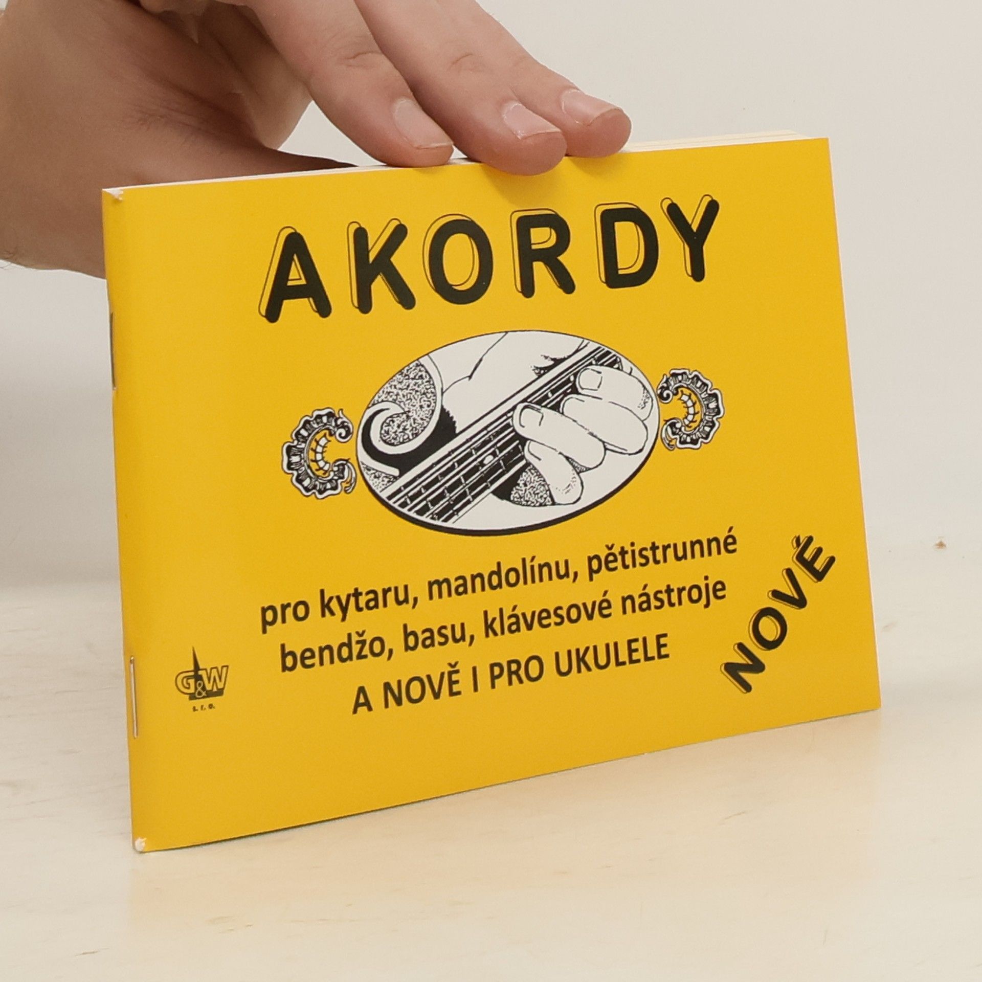 Autorenkollektiv Akordy pro kytaru, mandolínu, pětistrunné bendžo, basu, klávesové nástroje, nově i pro ukulele (nové)