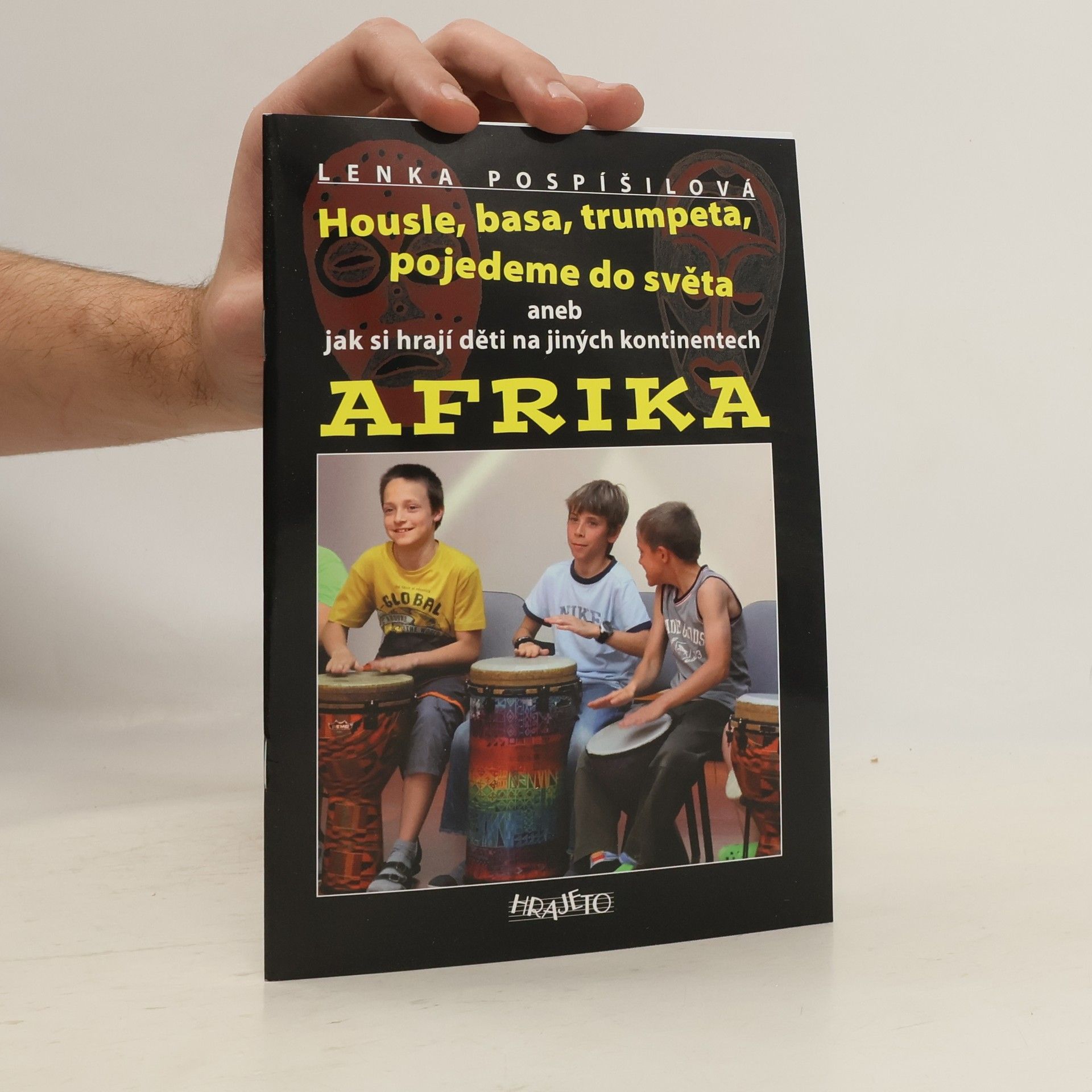 Housle, basa, trumpeta, pojedeme do světa aneb jak si hrají děti na jiných kontinentech. Afrika