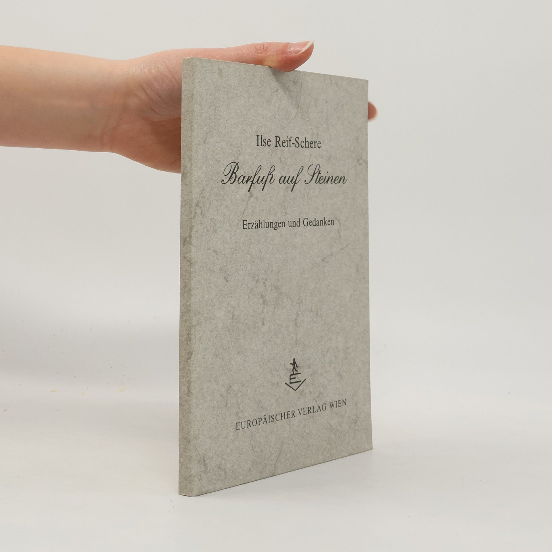 Ilse Reif-Schere Barfuss auf Steinen