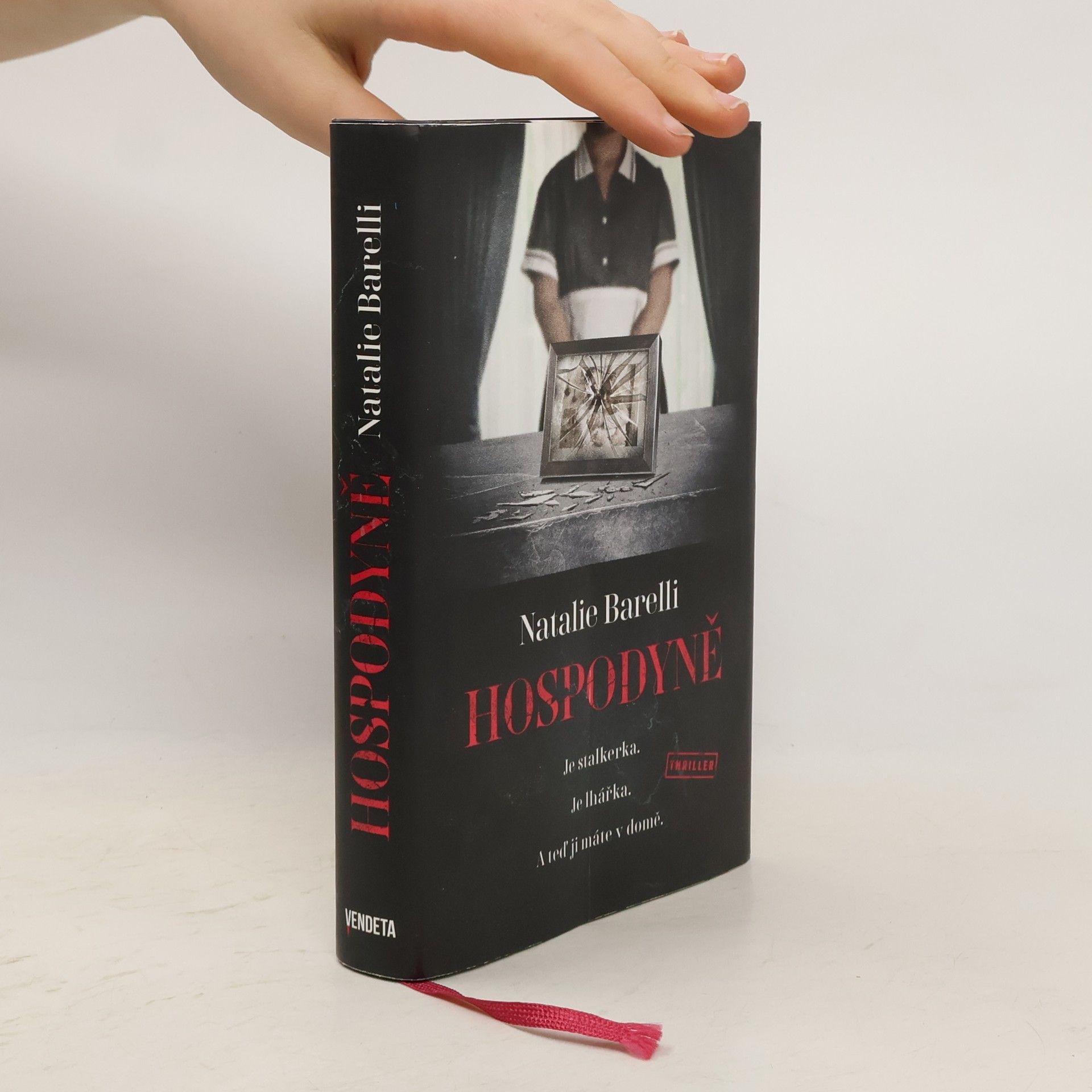 Natalie Barelli Hospodyně