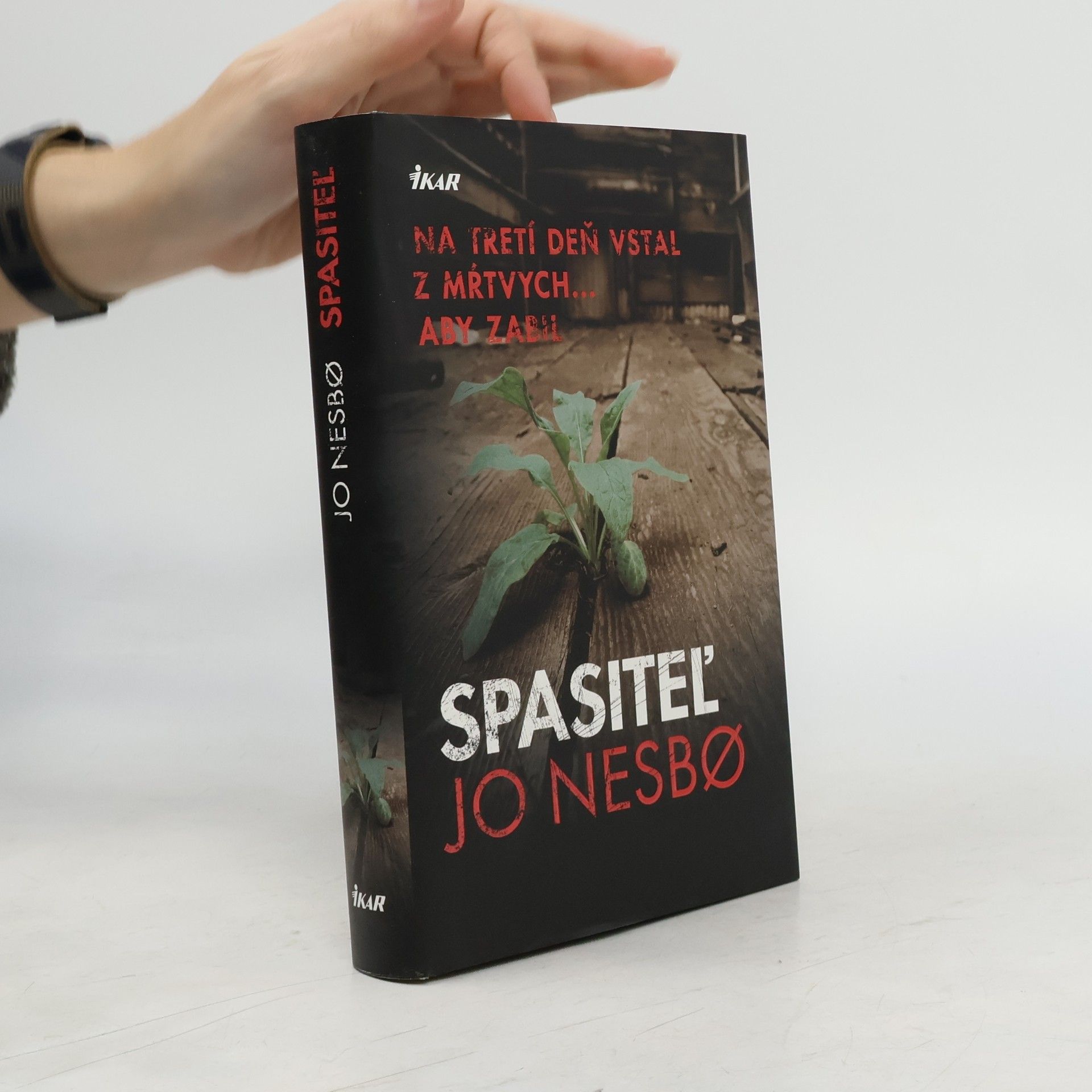 Jo Nesbø Spasitel'
