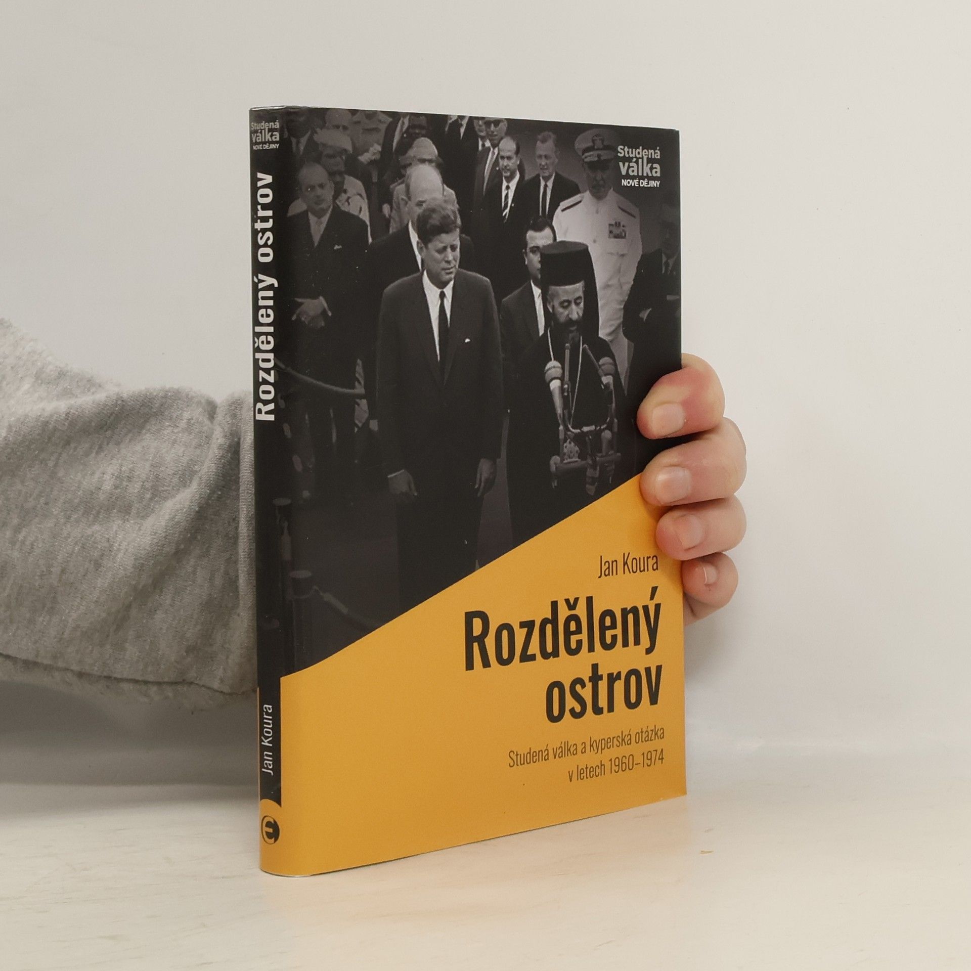 Jan Koura Rozdělený ostrov, Studená válka a kyperská otázka v letech 1960-1974