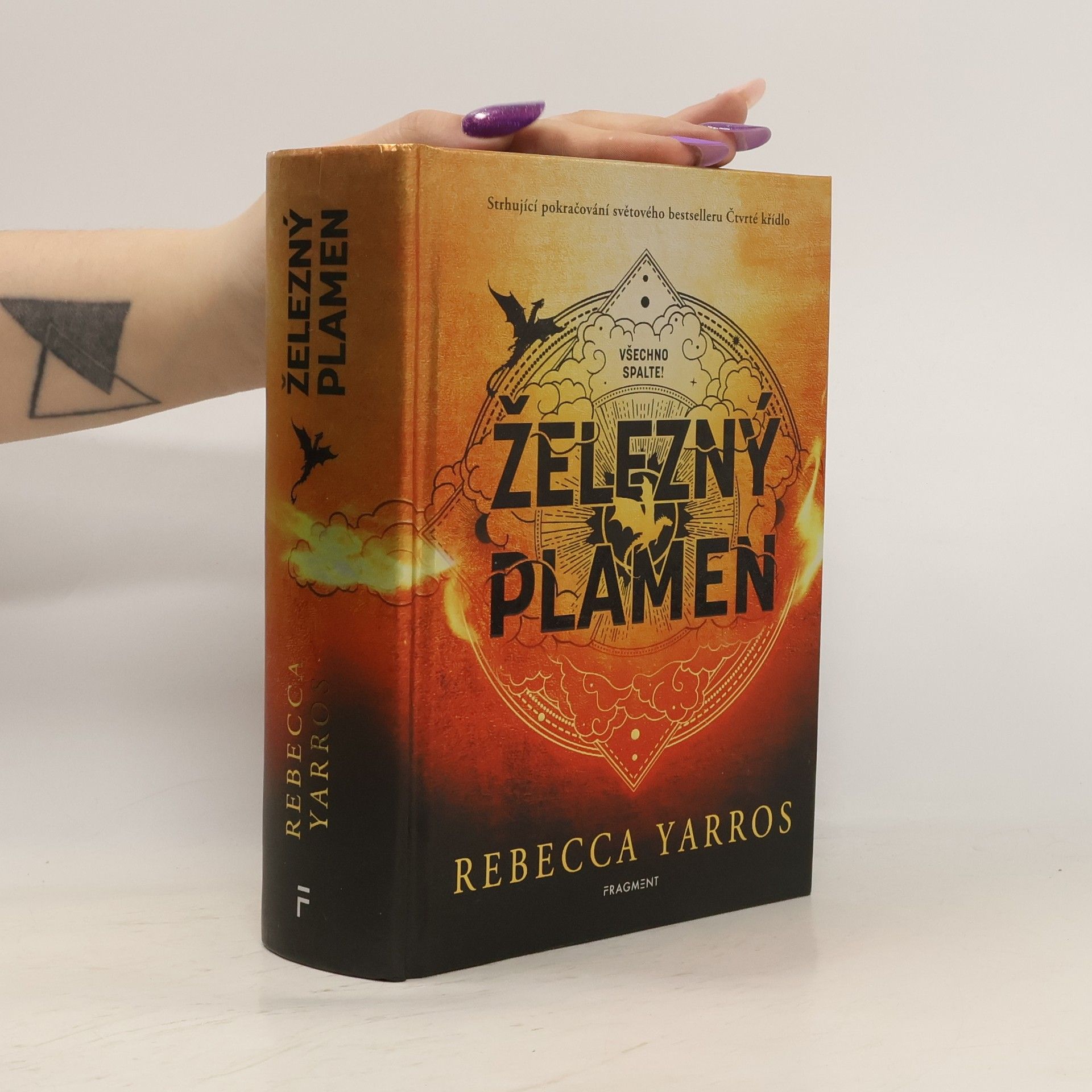 Rebecca Yarros Železný plamen