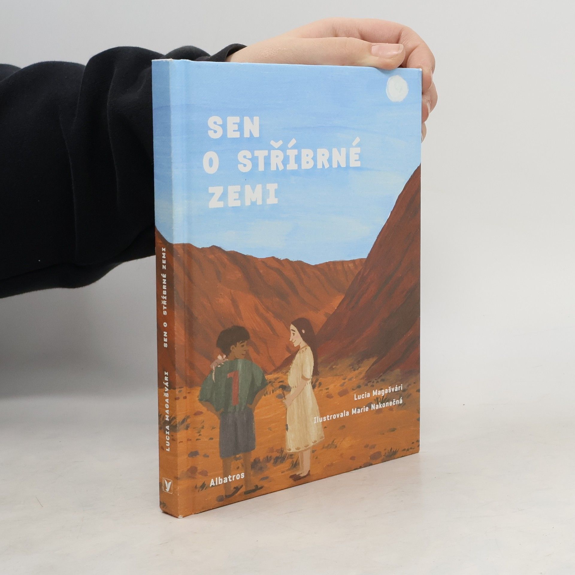 Lucia Magašvári Sen o stříbrné zemi