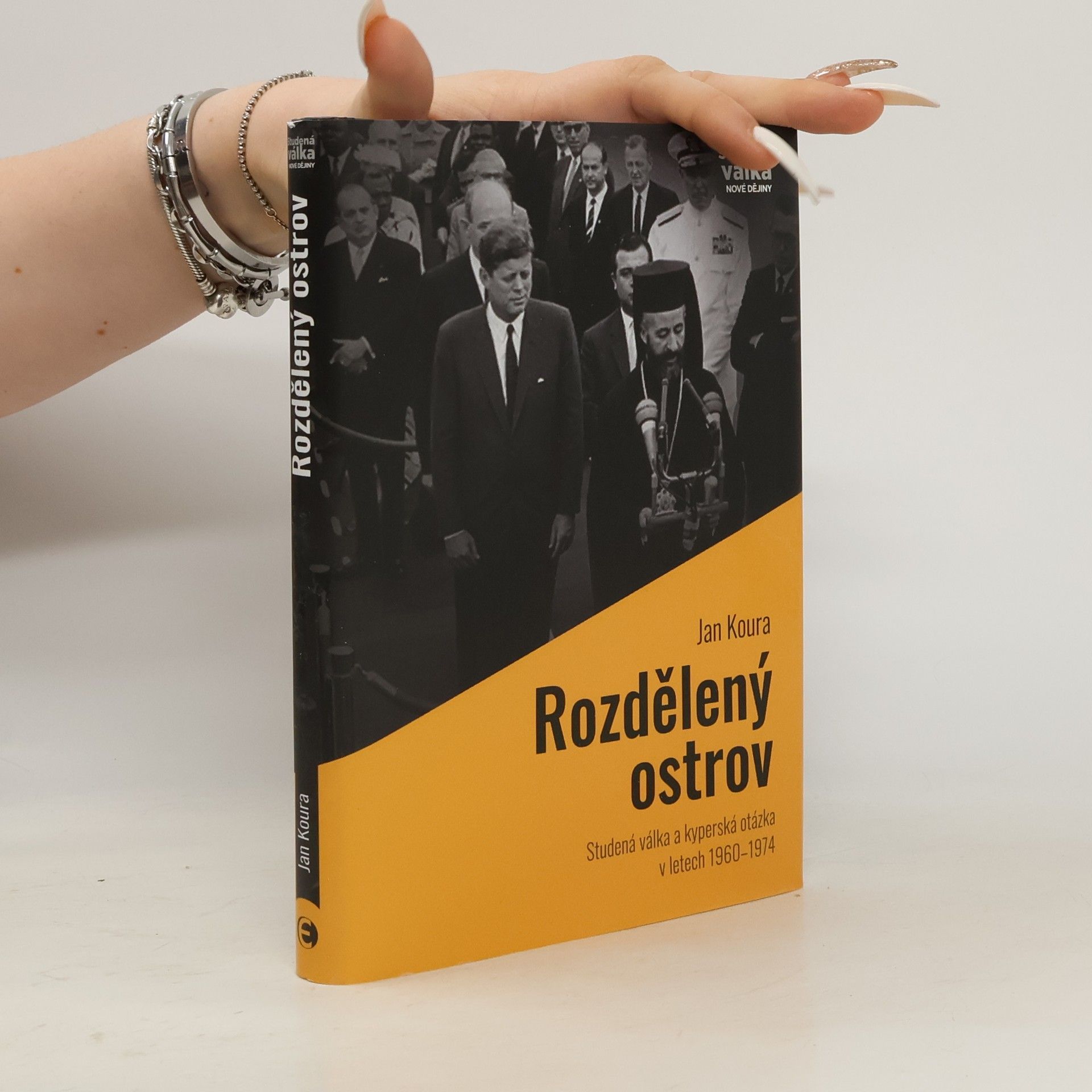 Jan Koura Rozdělený ostrov, Studená válka a kyperská otázka v letech 1960-1974
