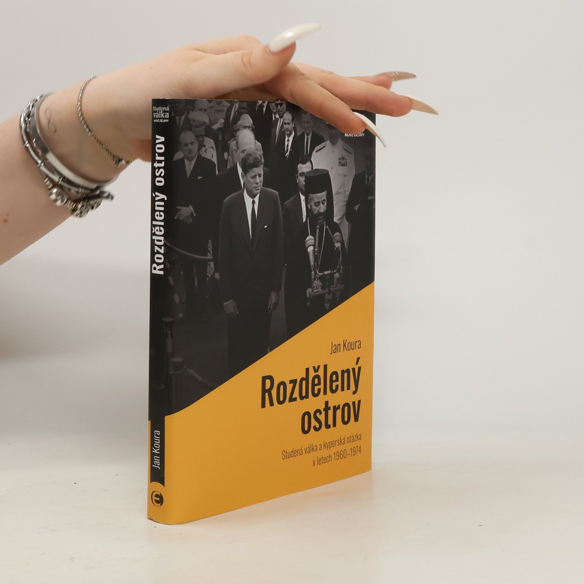 Jan Koura Rozdělený ostrov, Studená válka a kyperská otázka v letech 1960-1974