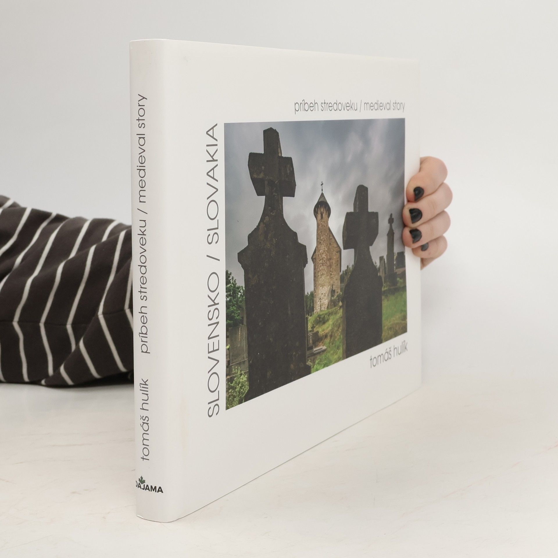 Tomáš Hulík Slovensko : príbeh stredoveku = Slovakia : medieval story