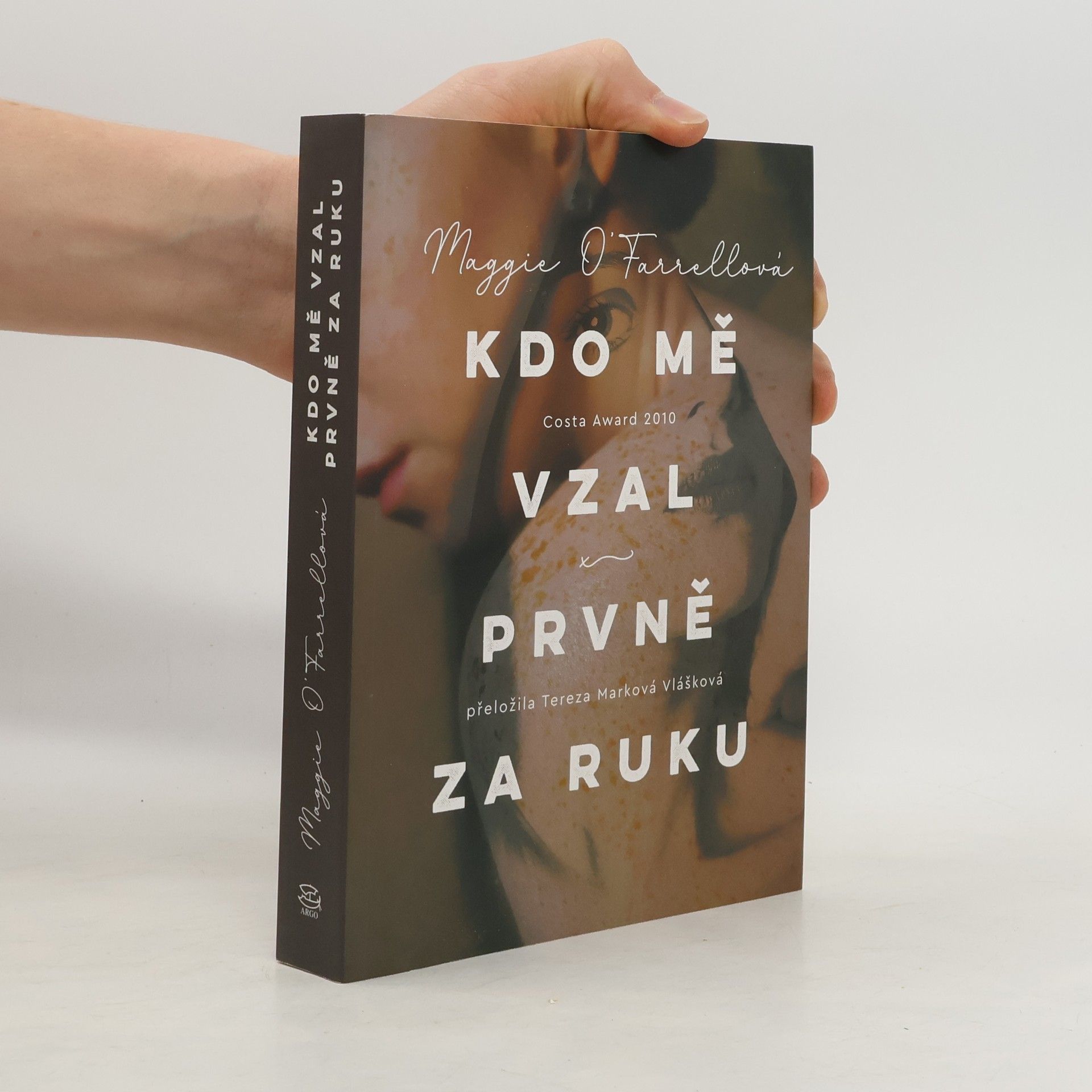 Maggie O. Farrell Kdo mě vzal prvně za ruku