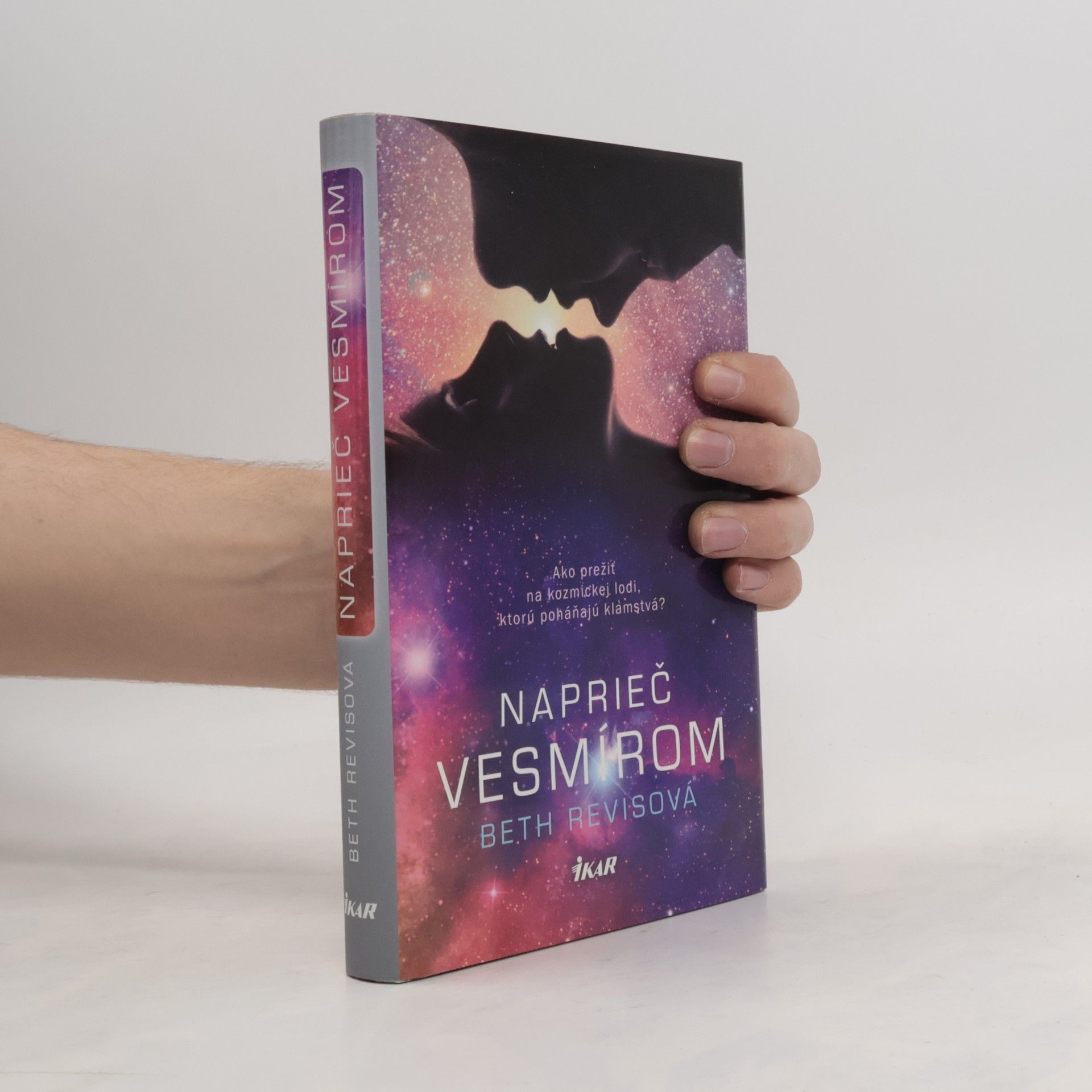 Beth Revis Naprieč vesmírom