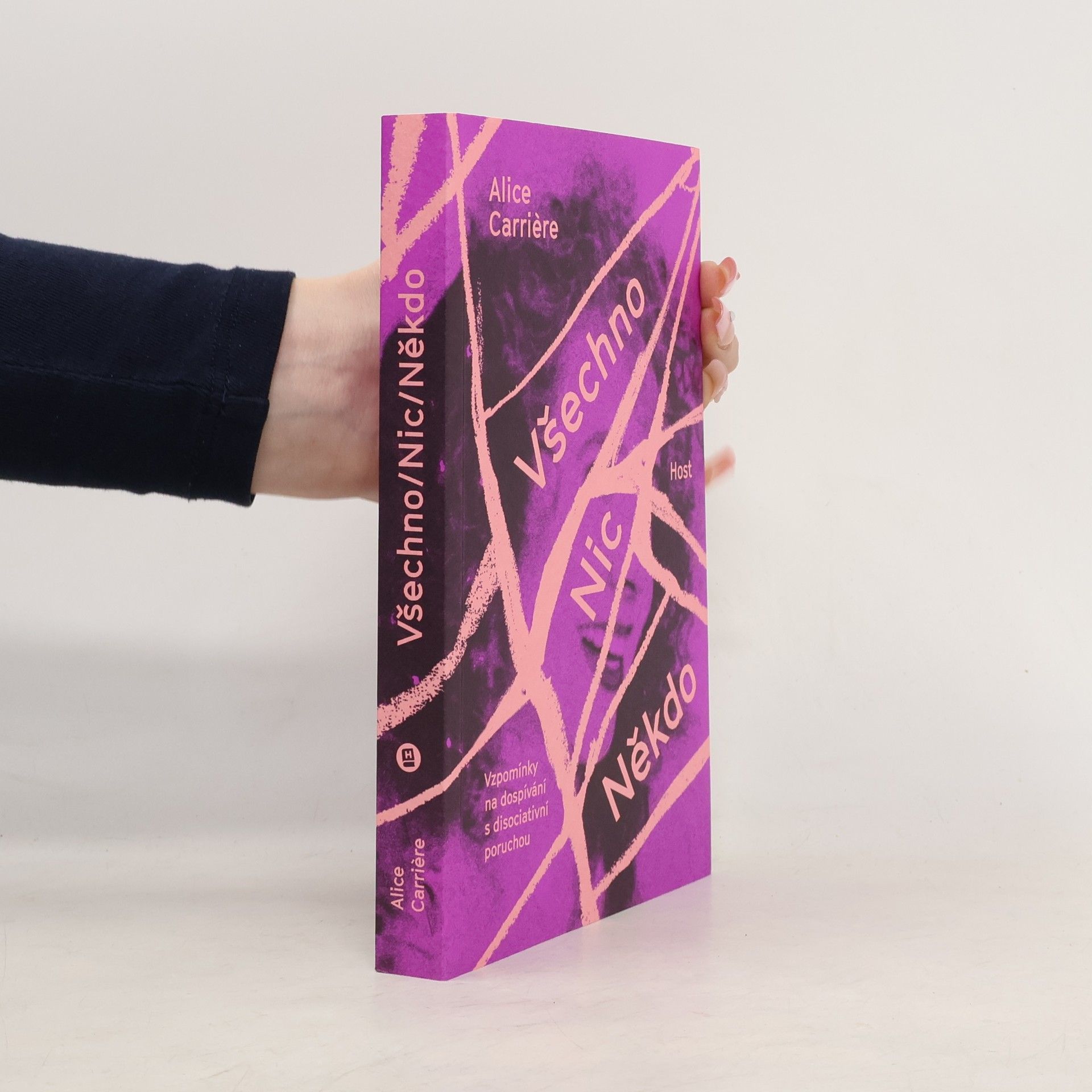 Alice Carrière Všechno. Nic. Někdo