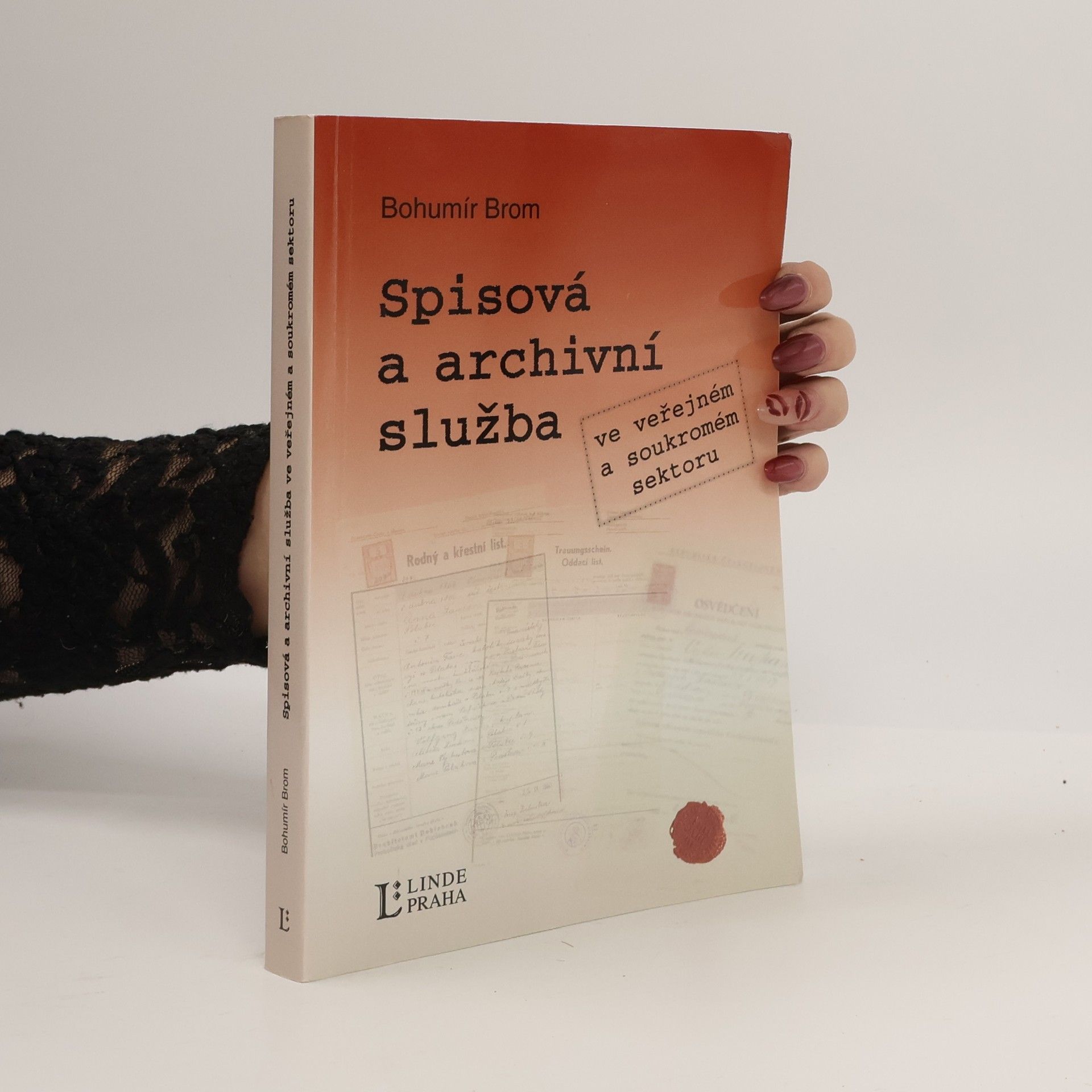 Spisová a archivní služba ve veřejném a soukromém sektoru