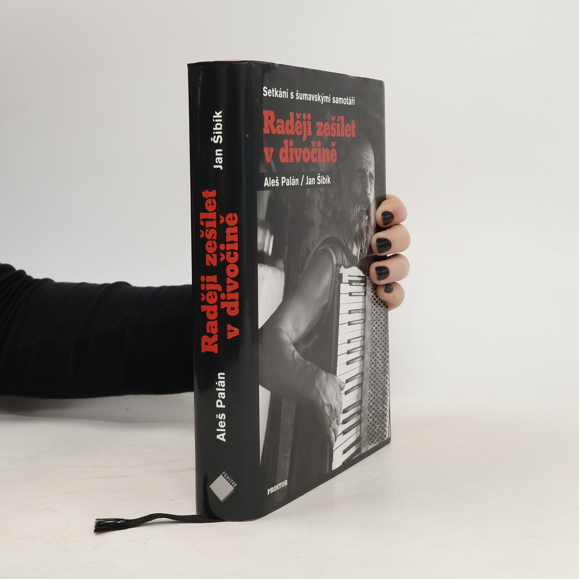 Aleš Palán Raději zešílet v divočině : setkání s šumavskými samotáři