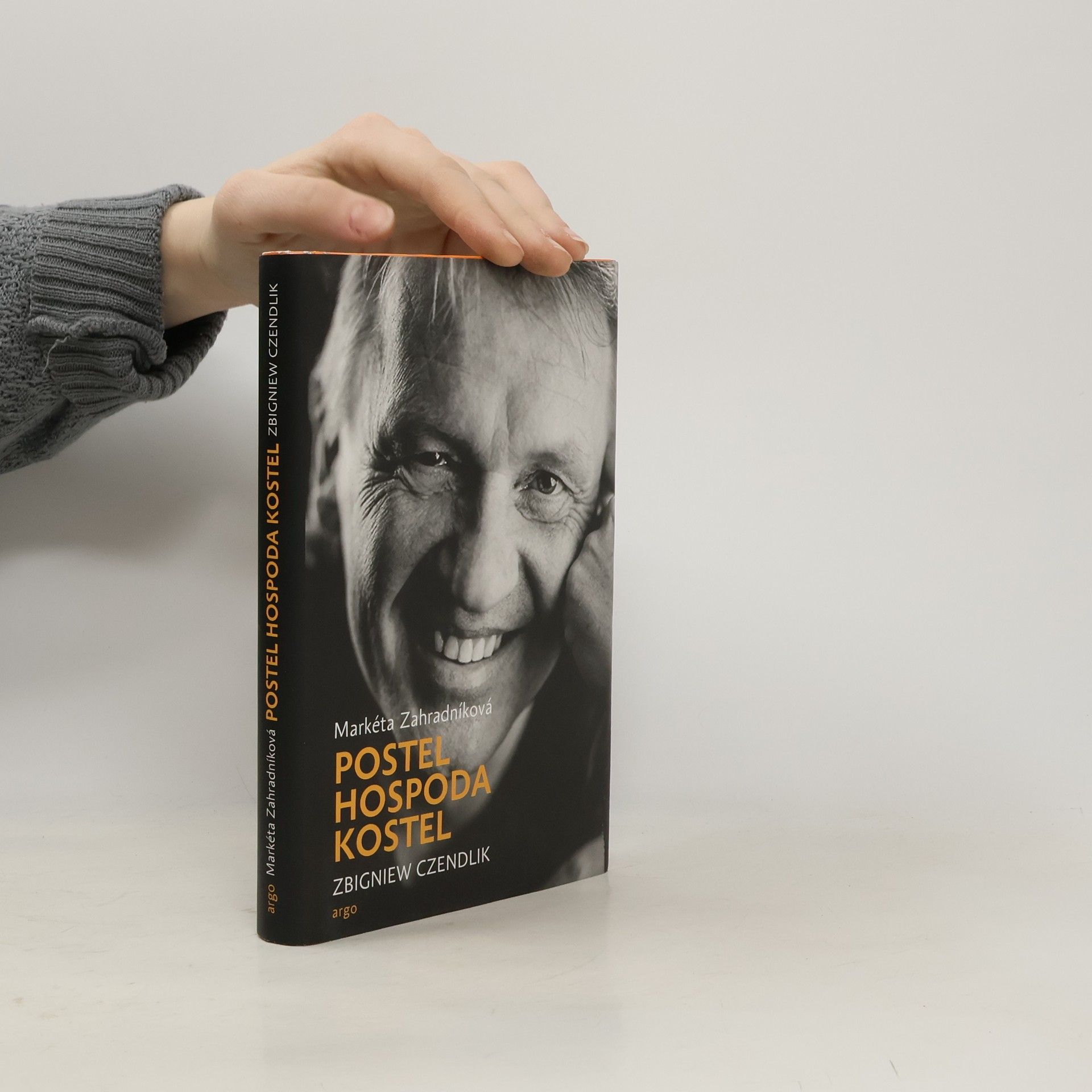 Zbigniew Czendlik Postel, hospoda, kostel