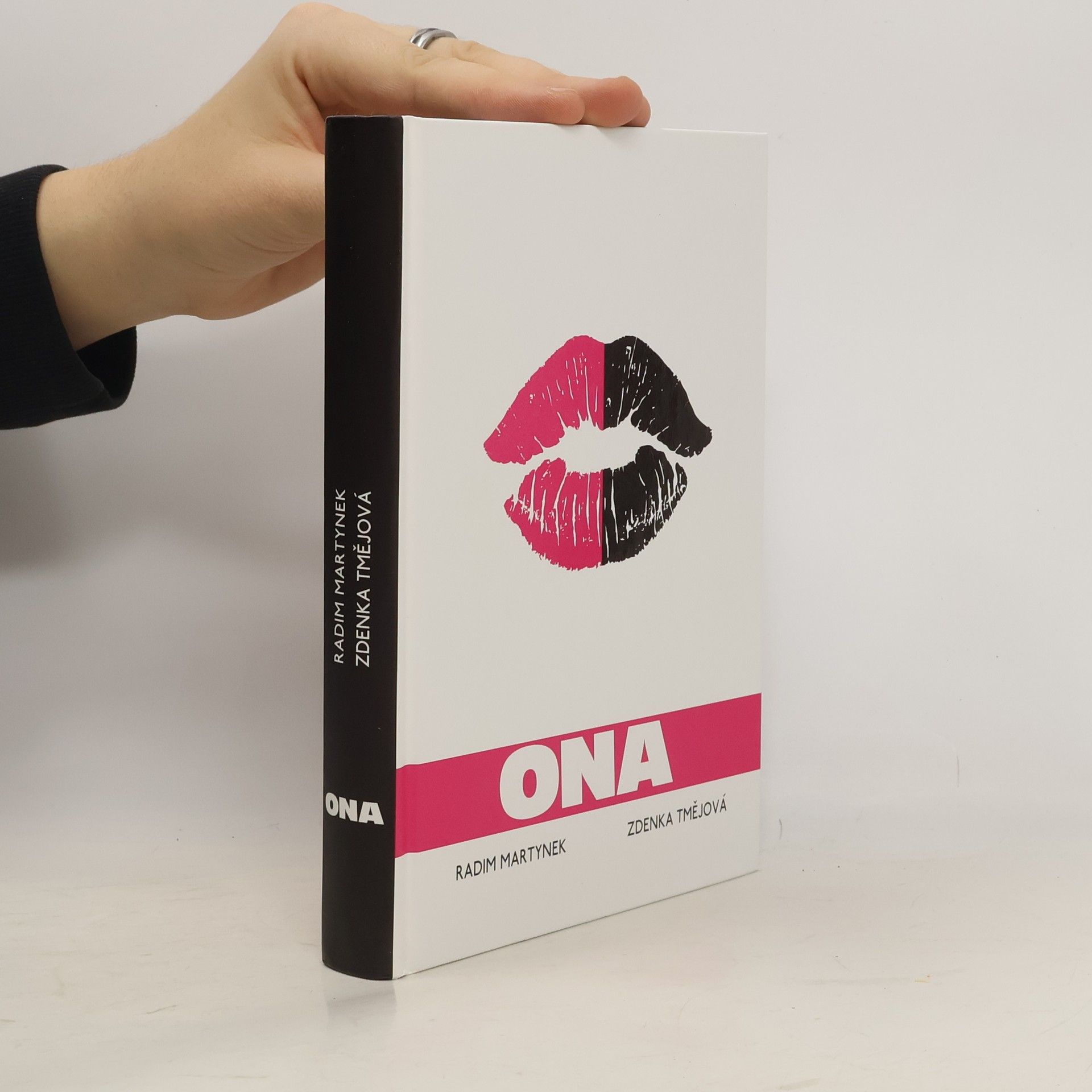 Radim Martynek Ona, aneb, Na velikosti záleží