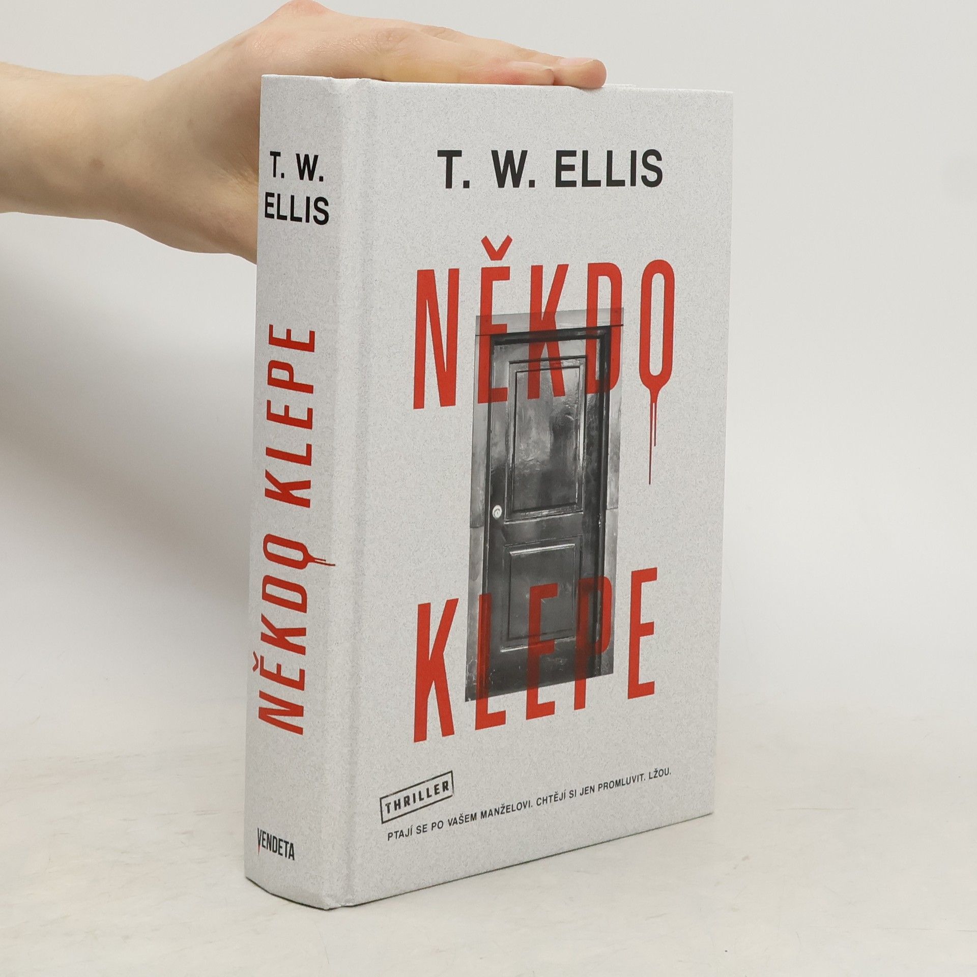 Tom Wood Někdo klepe