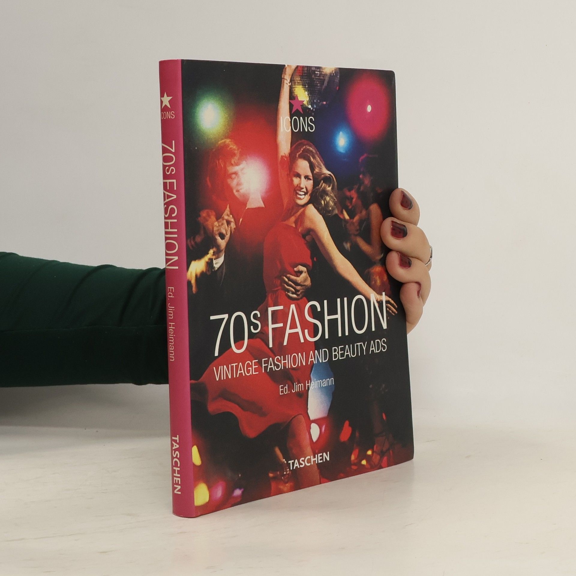 70s fashion. Vintage fashion and beauty ads