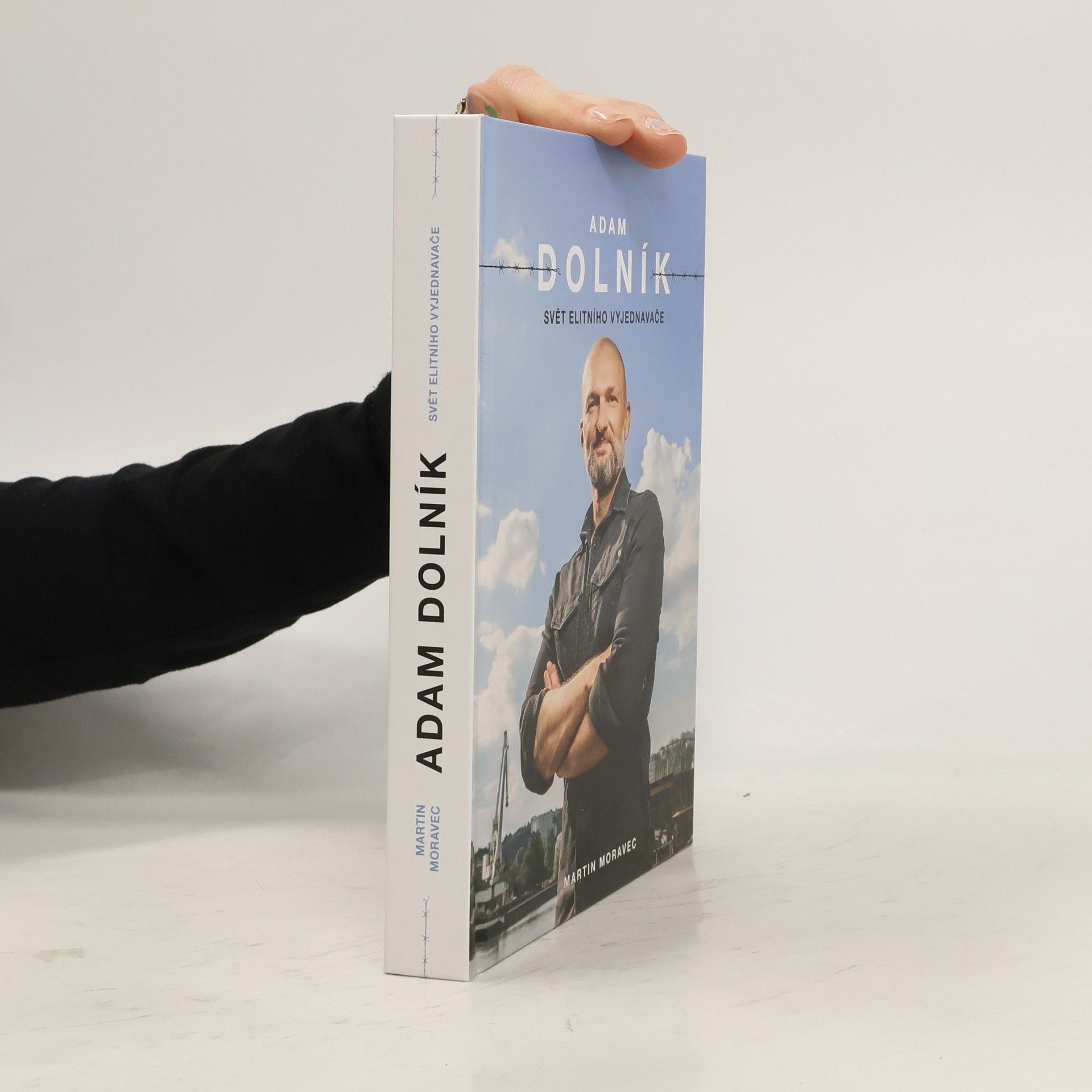 Adam Dolník. Svět elitního vyjednavače