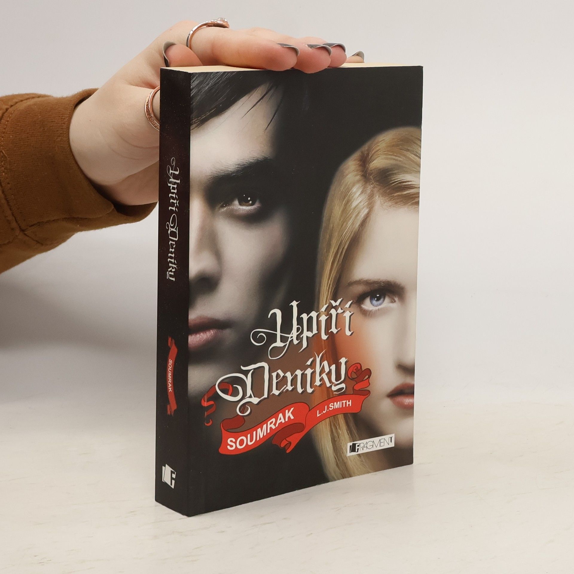 Lisa J. Smith Upíří deníky. Soumrak