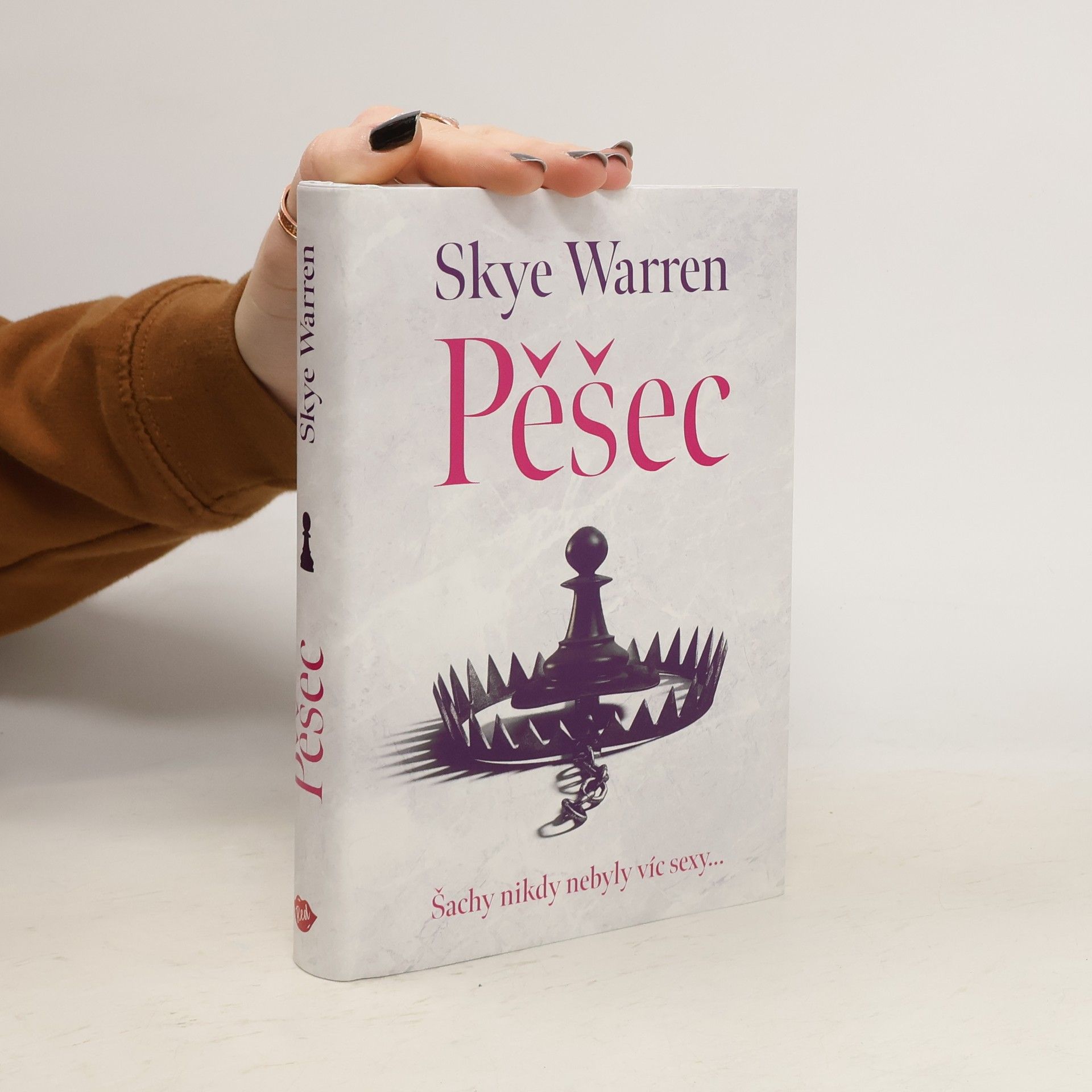 Skye Warren Pěšec