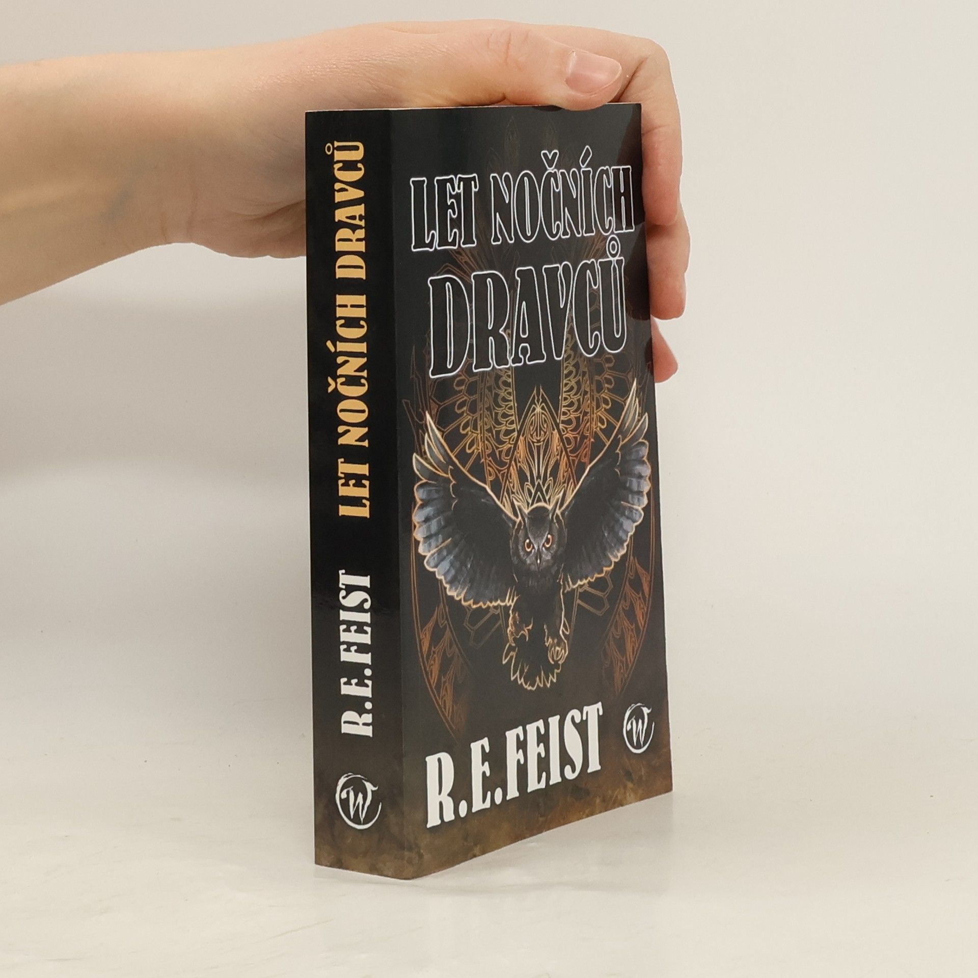 Raymond Elias Feist Let nočních dravců