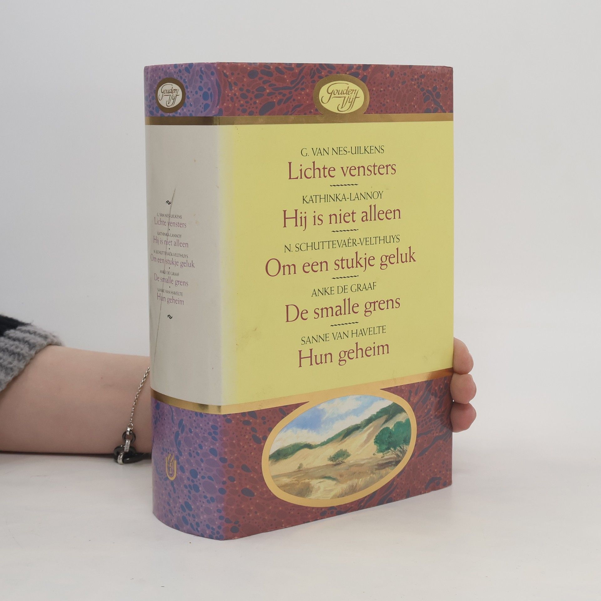 Autorenkollektiv Gouden vijf. Lichte vensters. Hij is niet alleen. Om een stukje geluk. De smalle grens. Hun geheim
