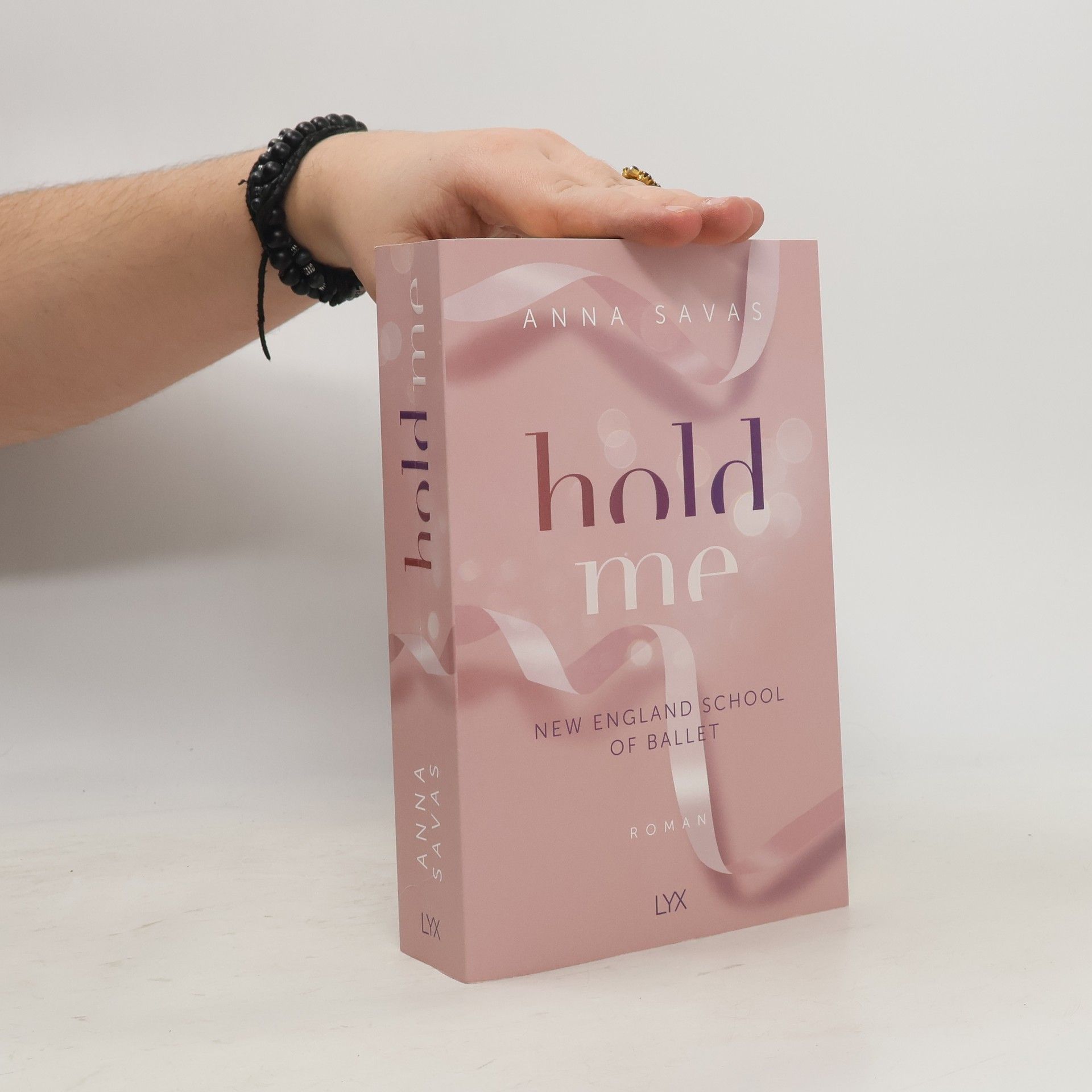 Anna Savas Hold me