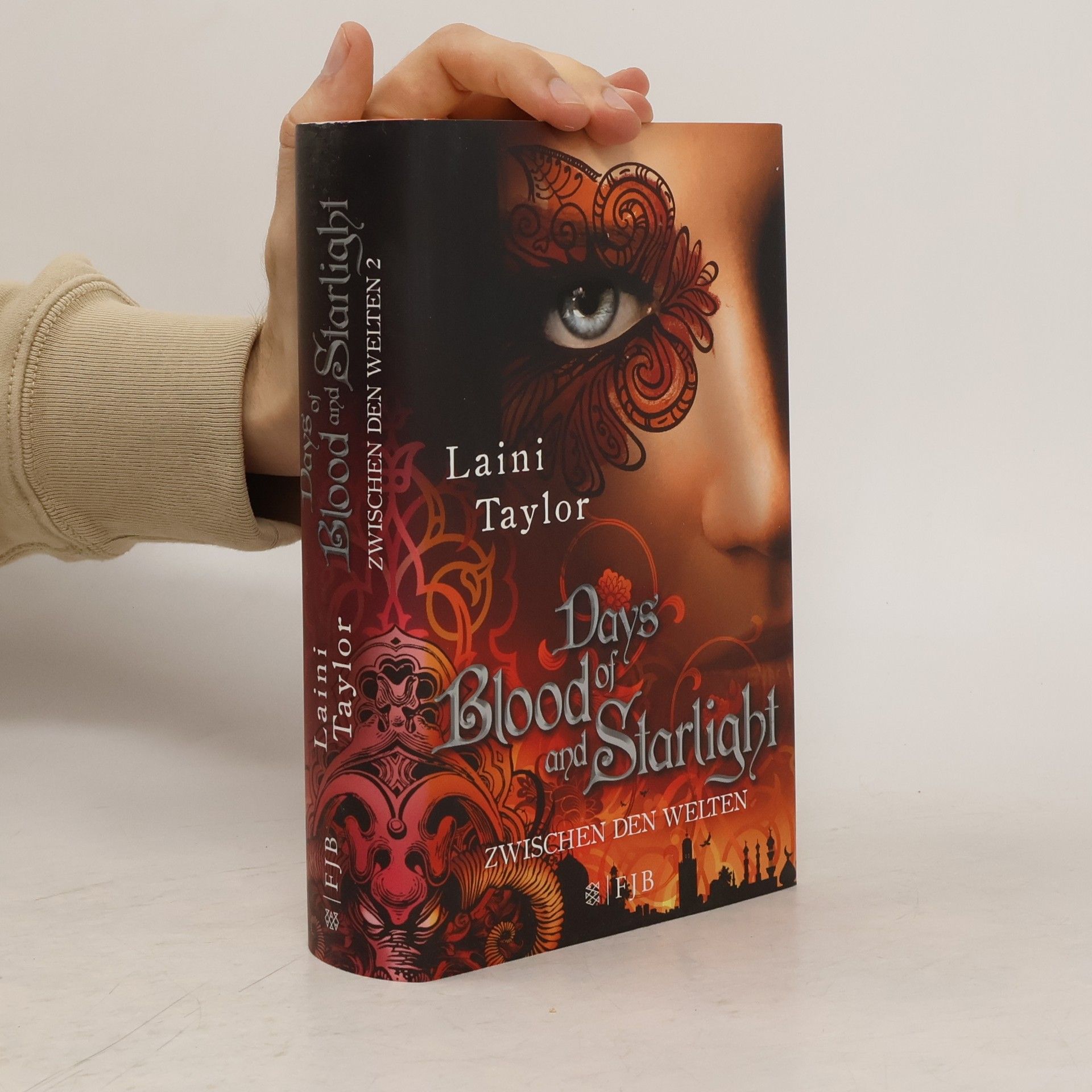 Laini Taylor Zwischen den Welten - Days of Blood and Starlight