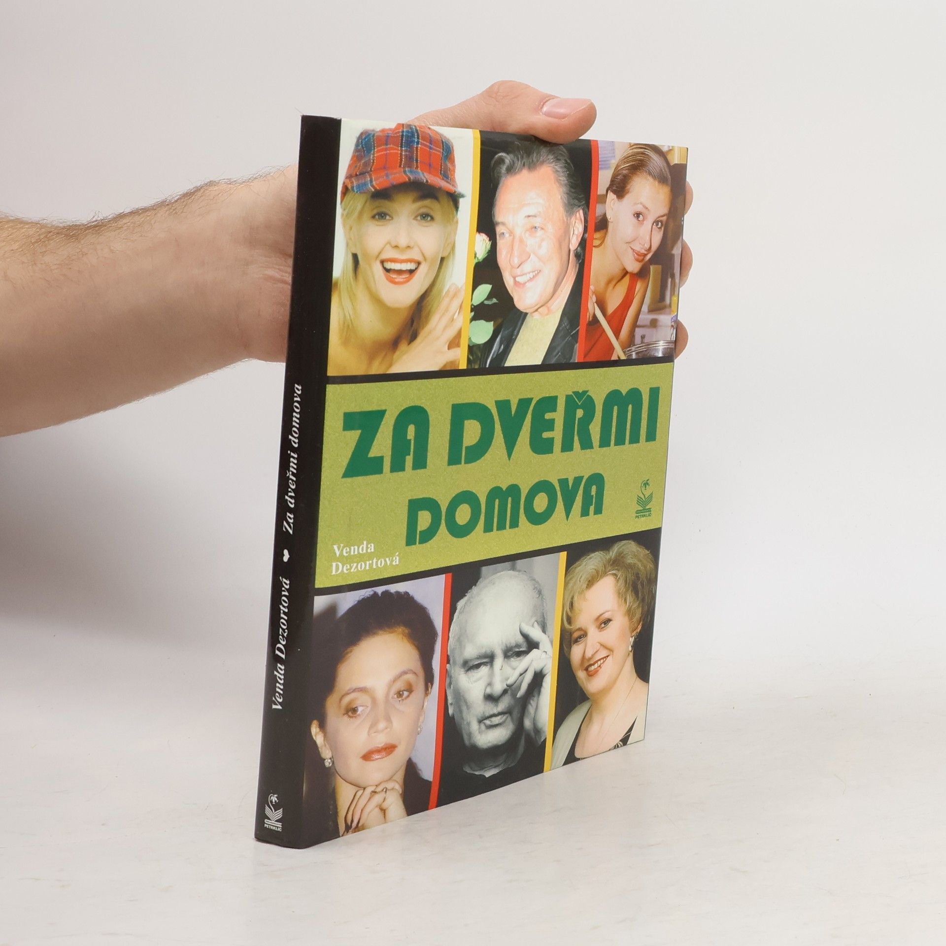 Věnceslava Dezortová Za dveřmi domova