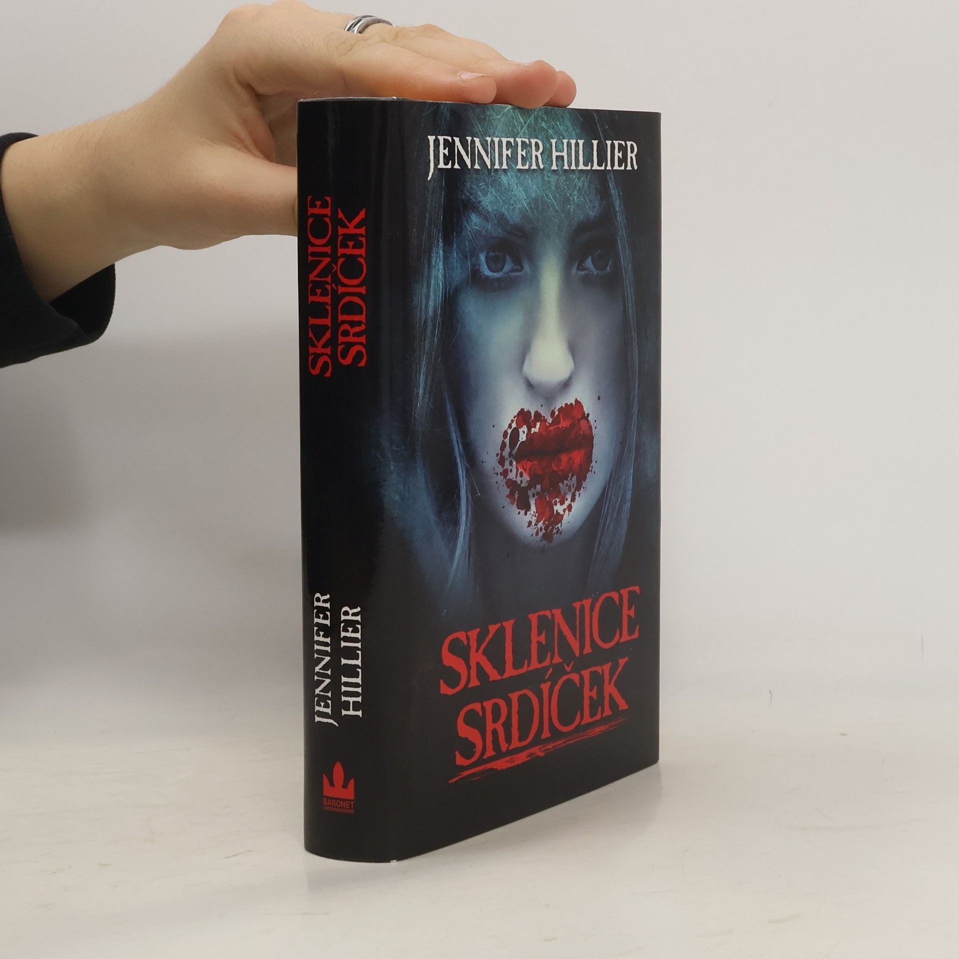 Jennifer Hillier Sklenice srdíček