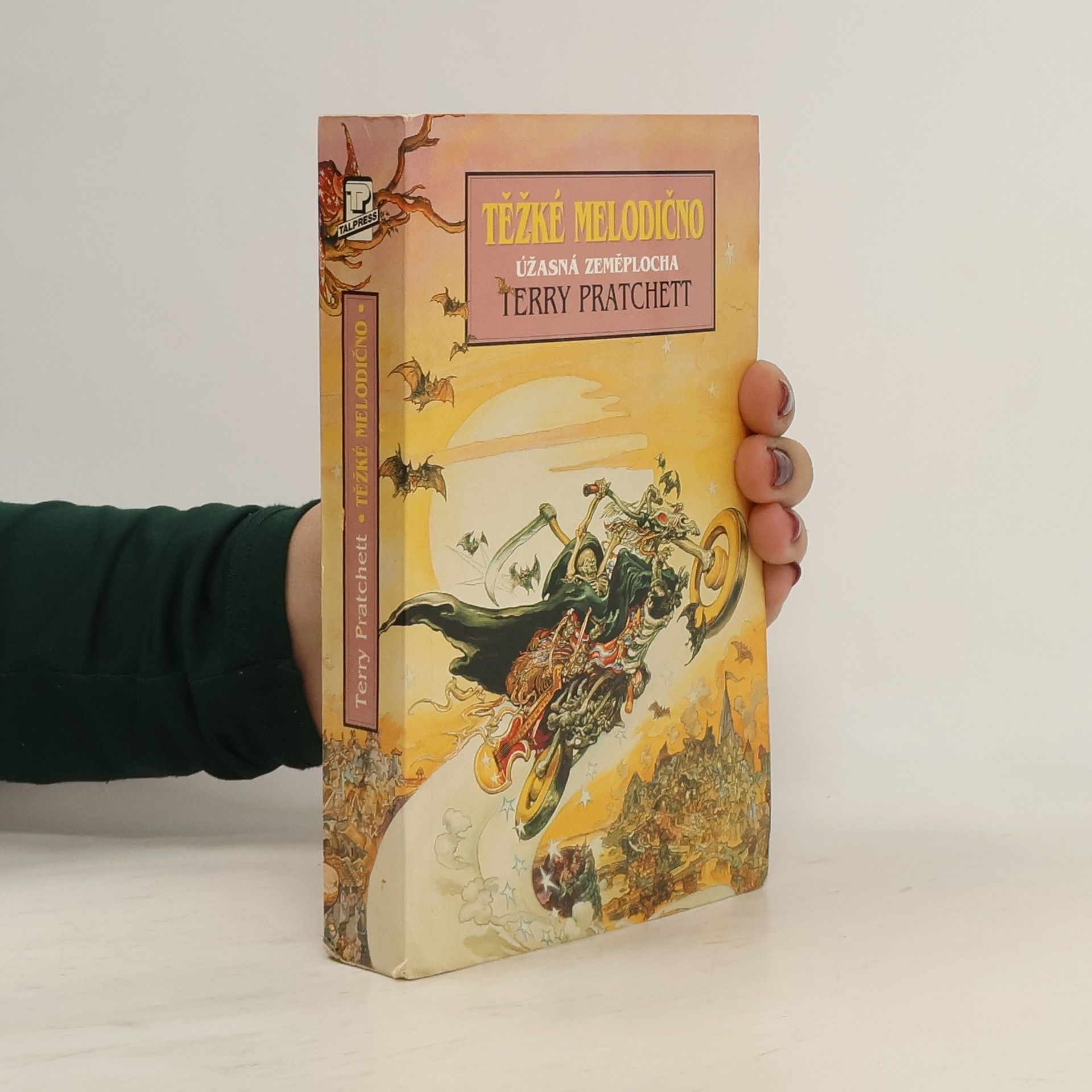 Terry Pratchett Těžké melodično