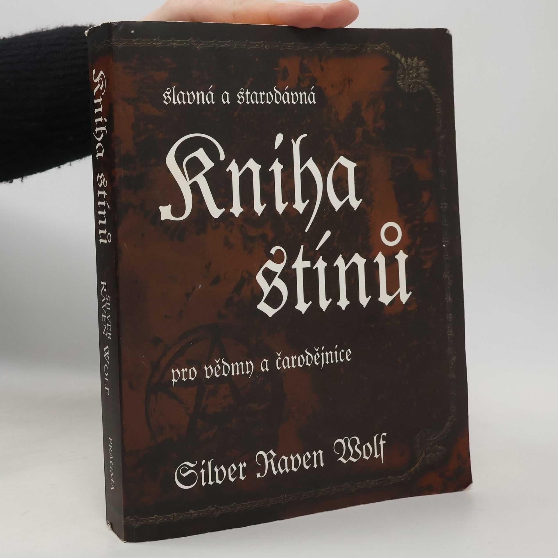 Silver Raven Wolf Slavná a starodávná kniha stínů pro vědmy a čarodějnice