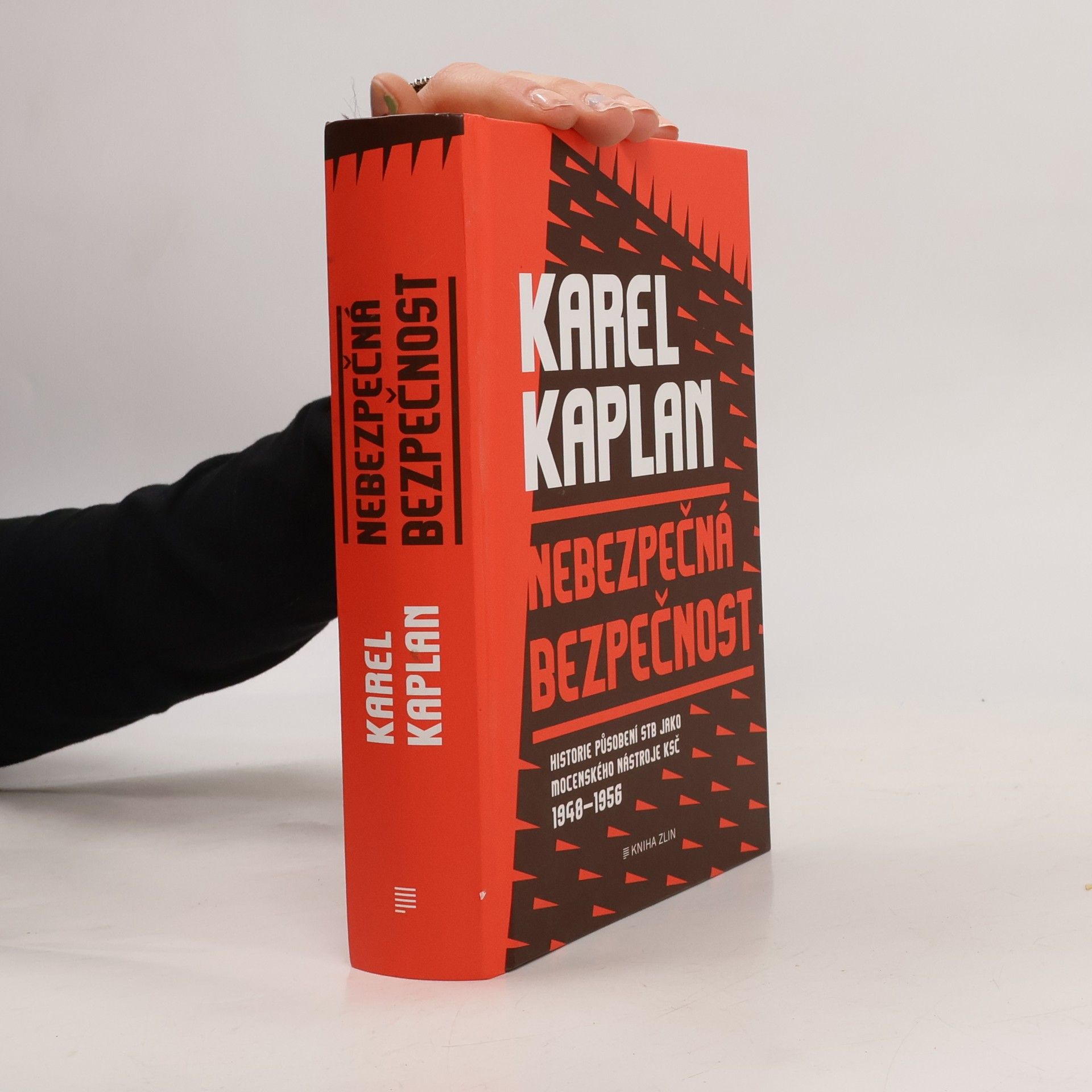 Karel Kaplan Nebezpečná bezpečnost : historie působení StB jako mocenského nástroje KSČ 1948-1956