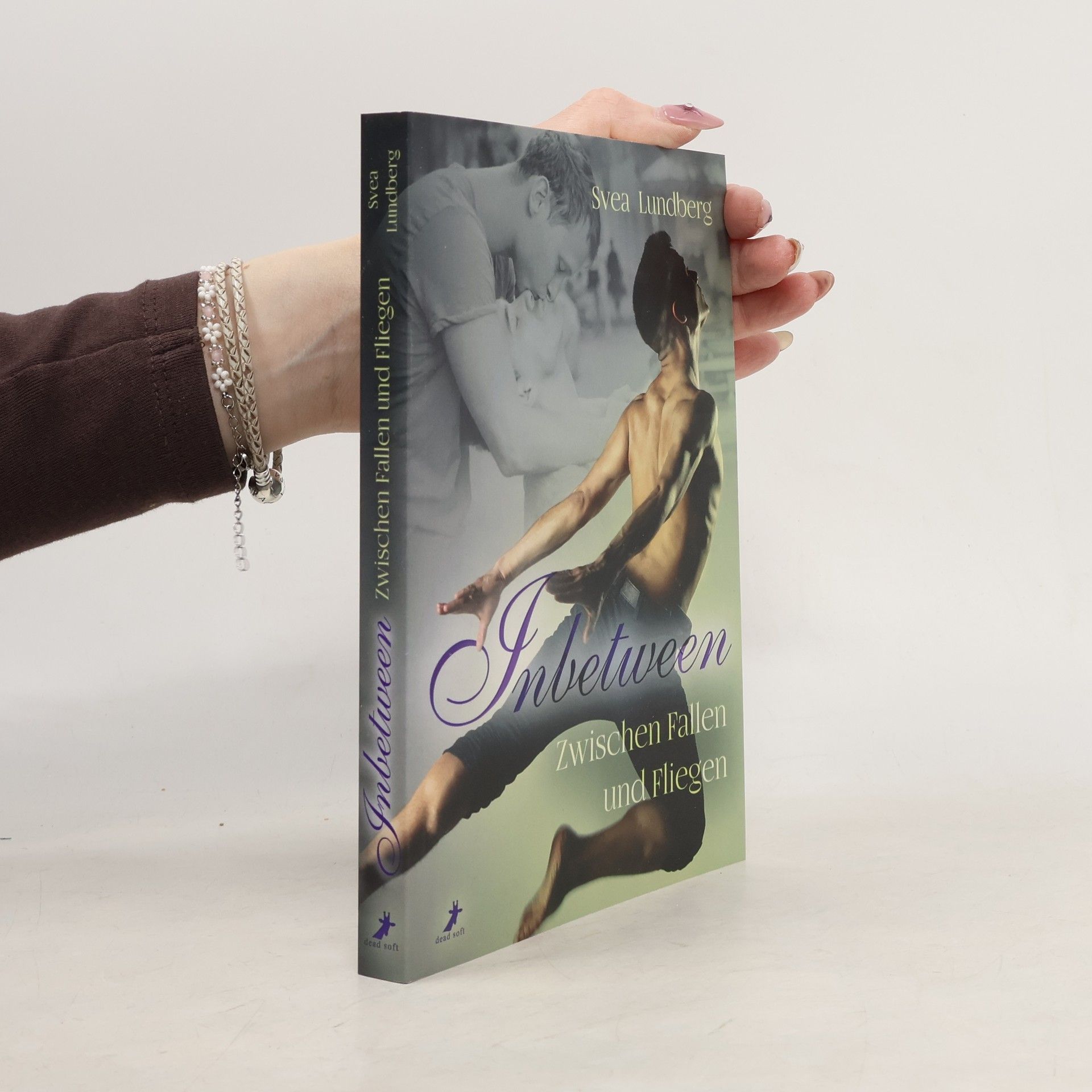 Svea Lundberg Inbetween - zwischen Fallen und Fliegen