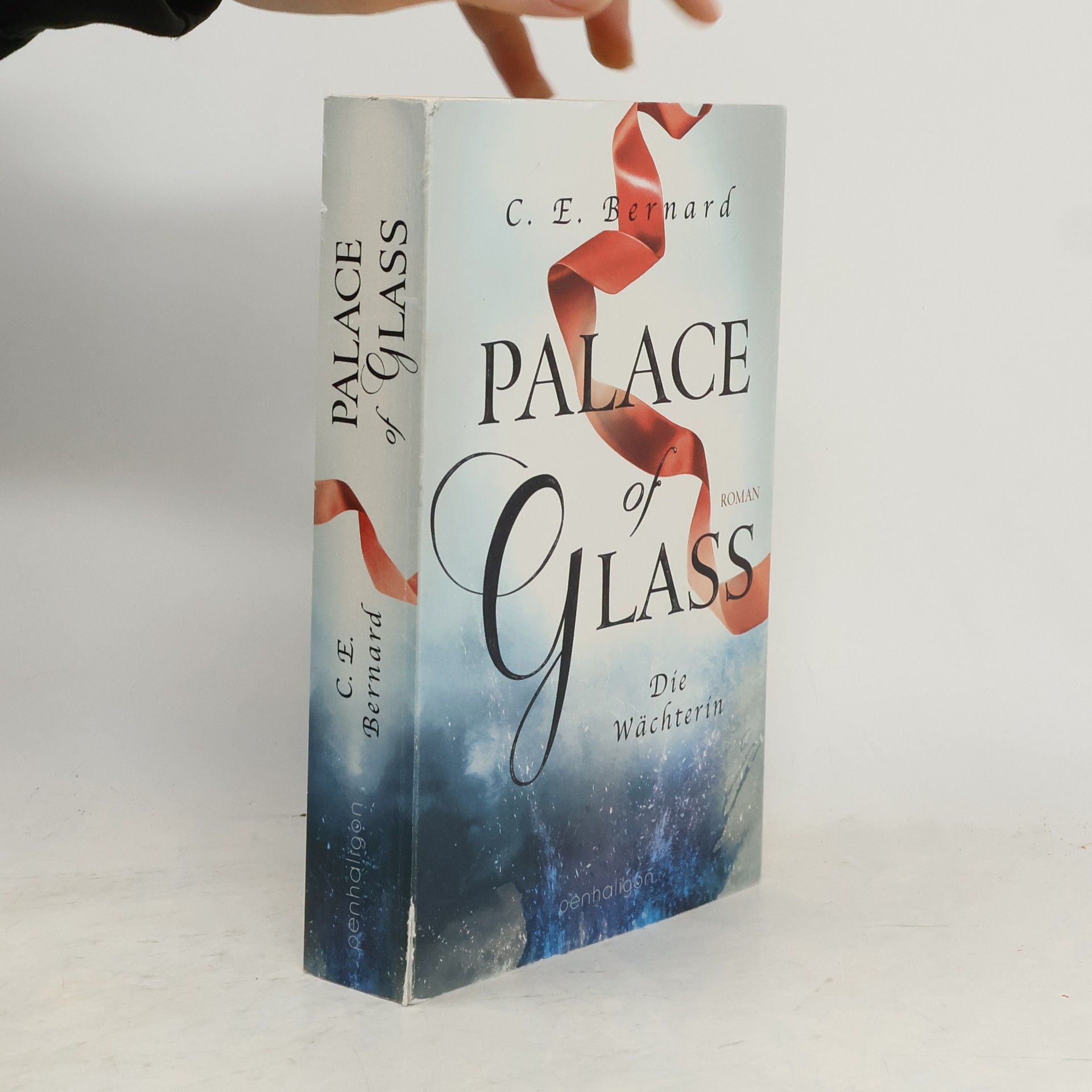 C. E. Bernard Palace of glass - die Wächterin