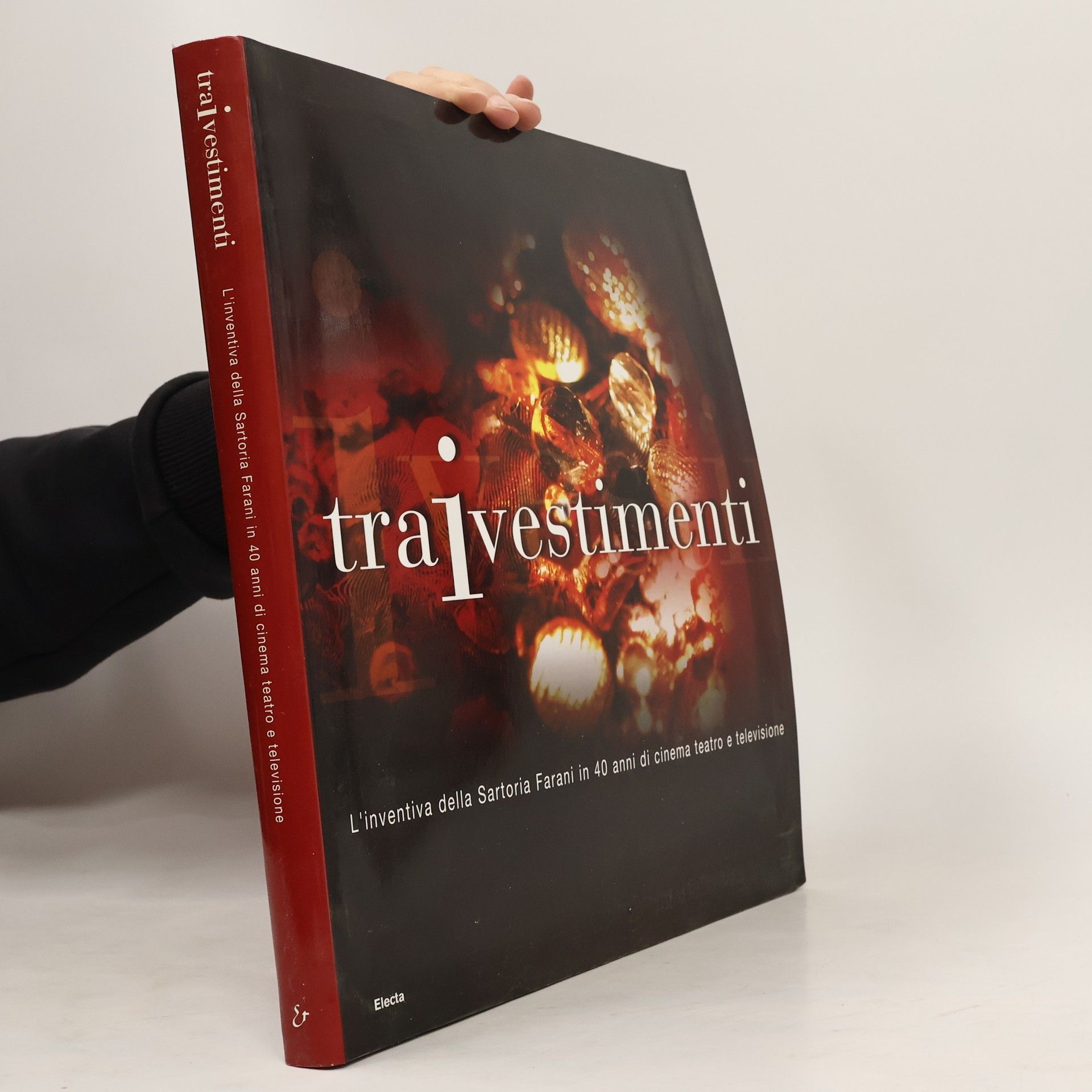 AA.VV. Tra i vestimenti